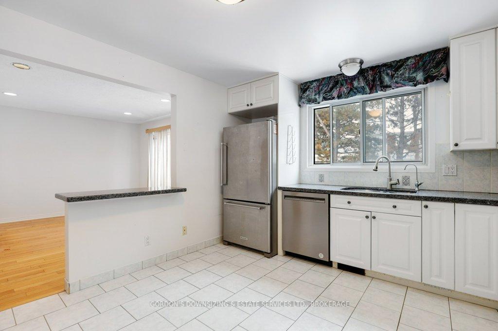 Photo 14 of 30 Ardell Grove, Ottawa, Craig Henry/Woodvale — HOMEH