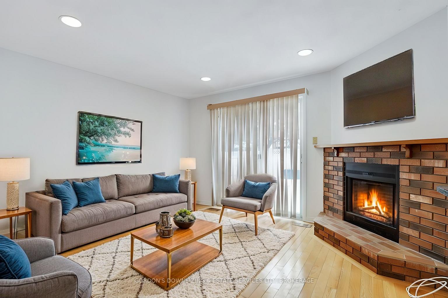 Photo 16 of 30 Ardell Grove, Ottawa, Craig Henry/Woodvale — HOMEH