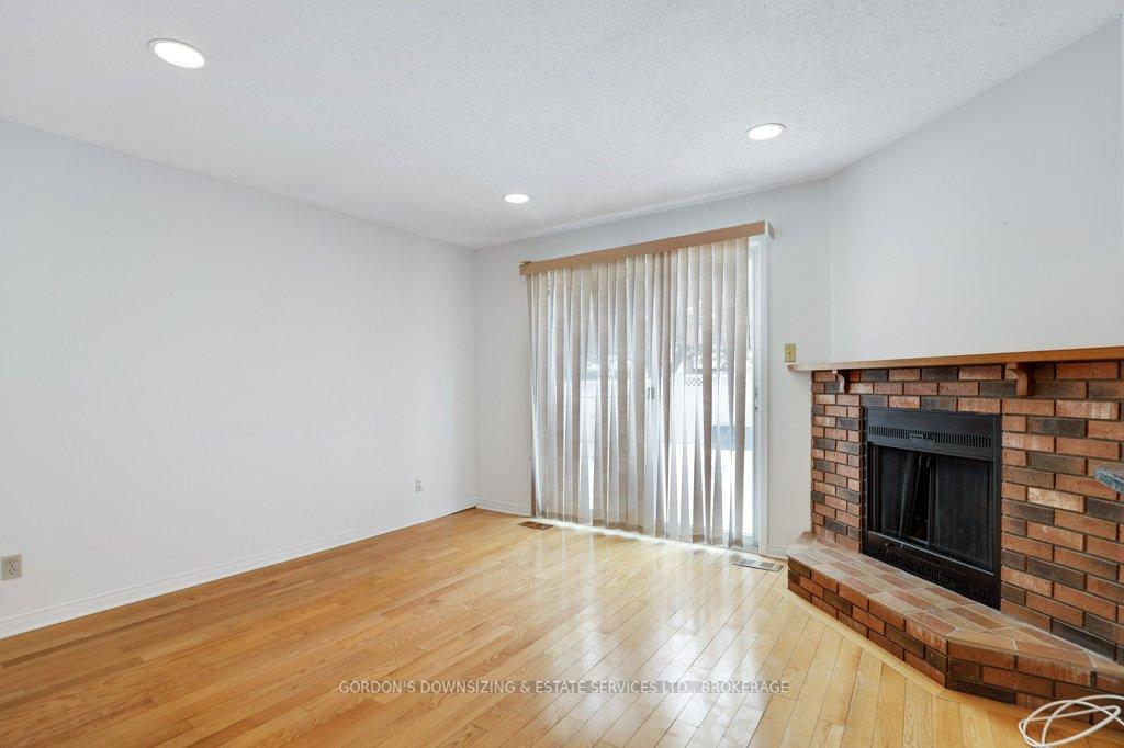 Photo 17 of 30 Ardell Grove, Ottawa, Craig Henry/Woodvale — HOMEH