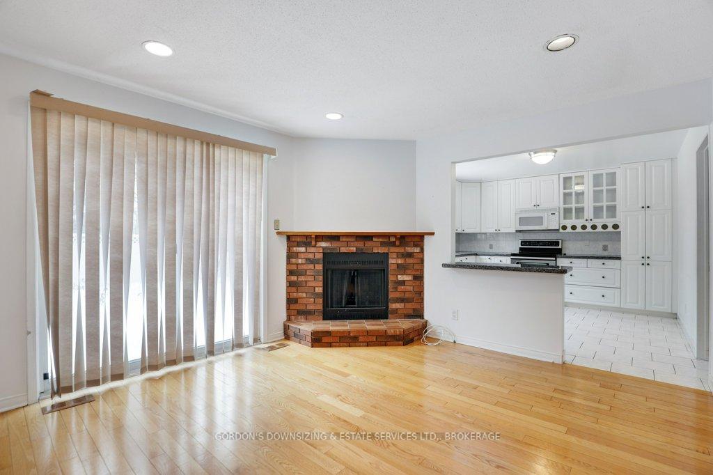 Photo 18 of 30 Ardell Grove, Ottawa, Craig Henry/Woodvale — HOMEH