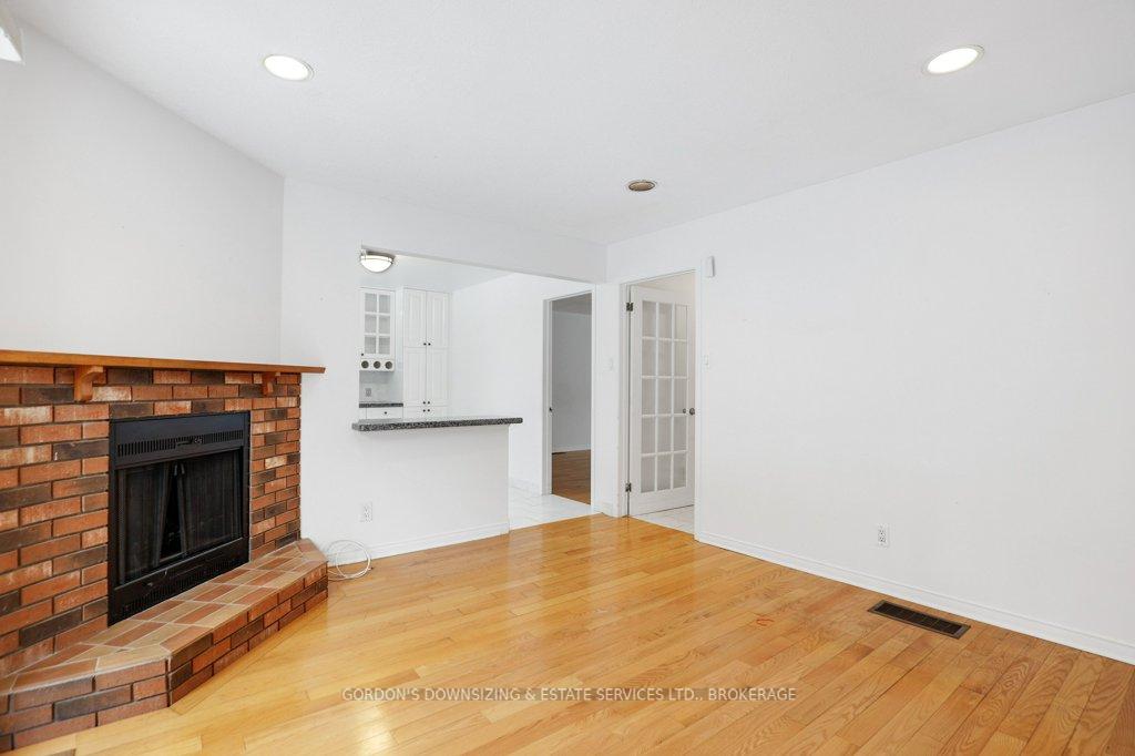 Photo 19 of 30 Ardell Grove, Ottawa, Craig Henry/Woodvale — HOMEH