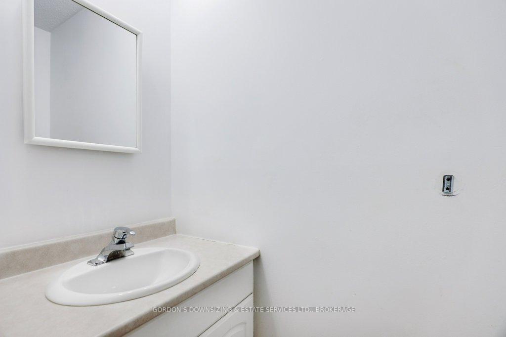 Photo 21 of 30 Ardell Grove, Ottawa, Craig Henry/Woodvale — HOMEH