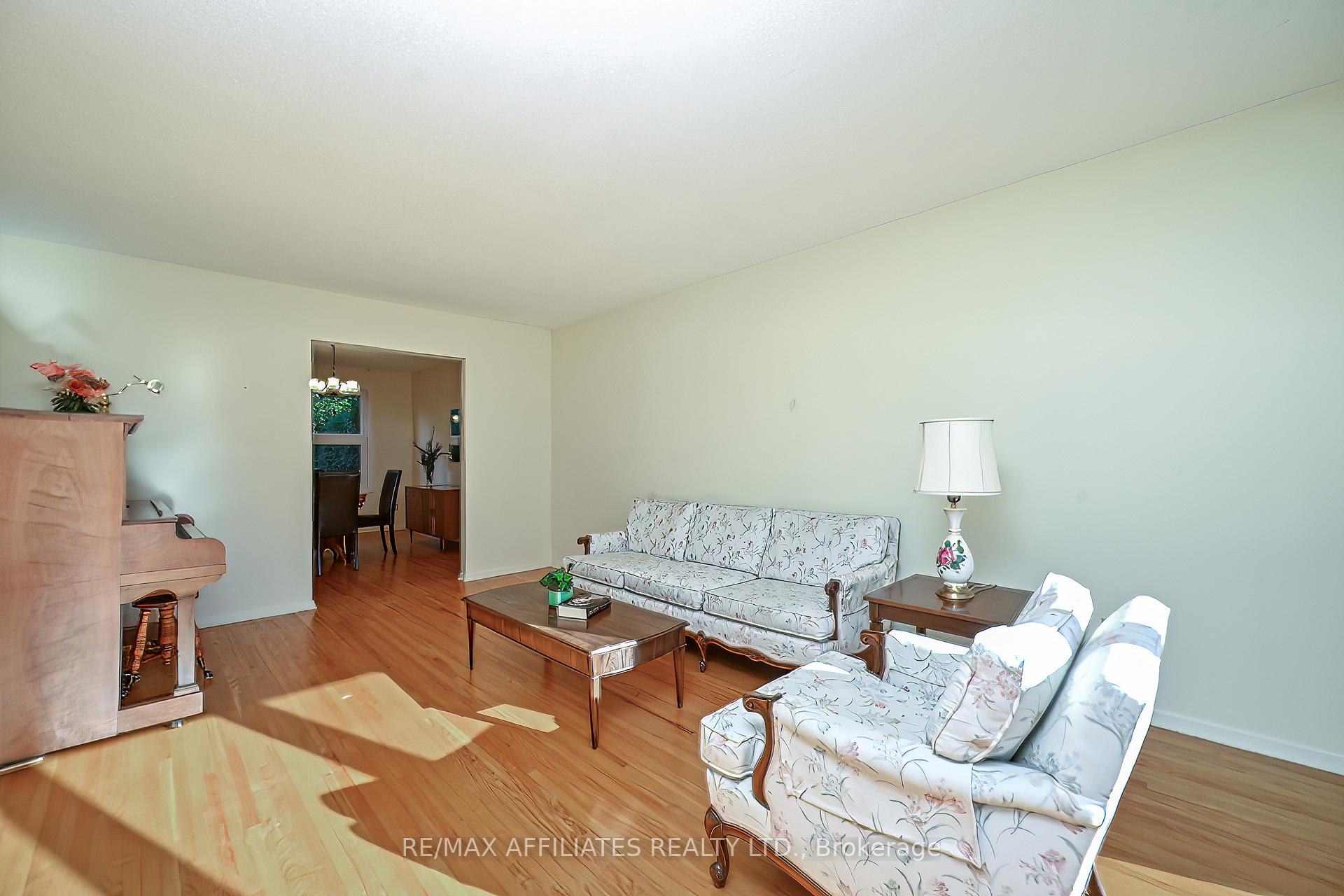 Photo 4 of 57 Meadowbank Drive, Ottawa, Briargreen — HOMEH
