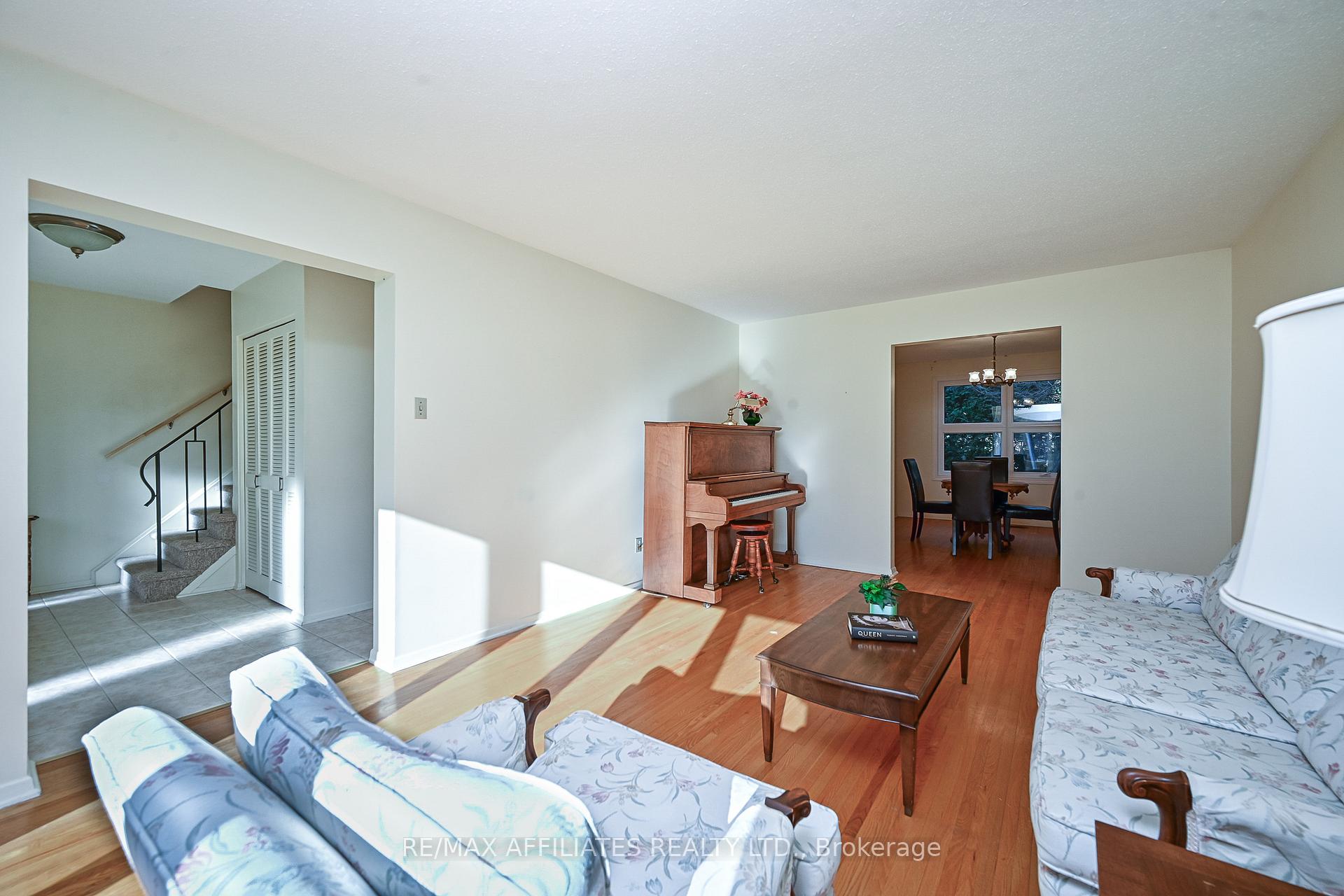 Photo 5 of 57 Meadowbank Drive, Ottawa, Briargreen — HOMEH