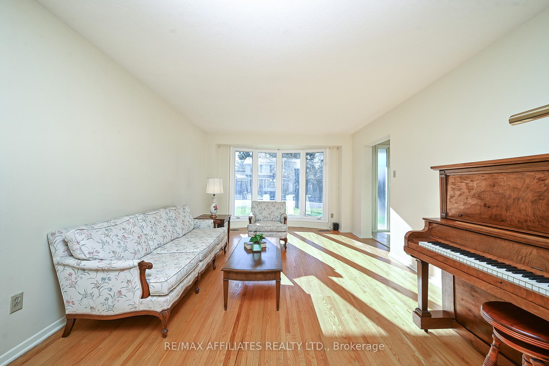 Photo 6 of 57 Meadowbank Drive, Ottawa, Briargreen — HOMEH