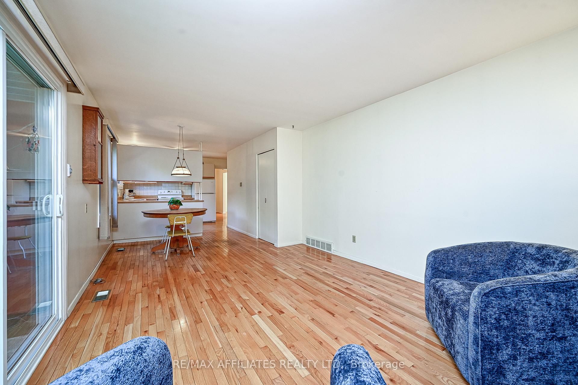 Photo 15 of 57 Meadowbank Drive, Ottawa, Briargreen — HOMEH