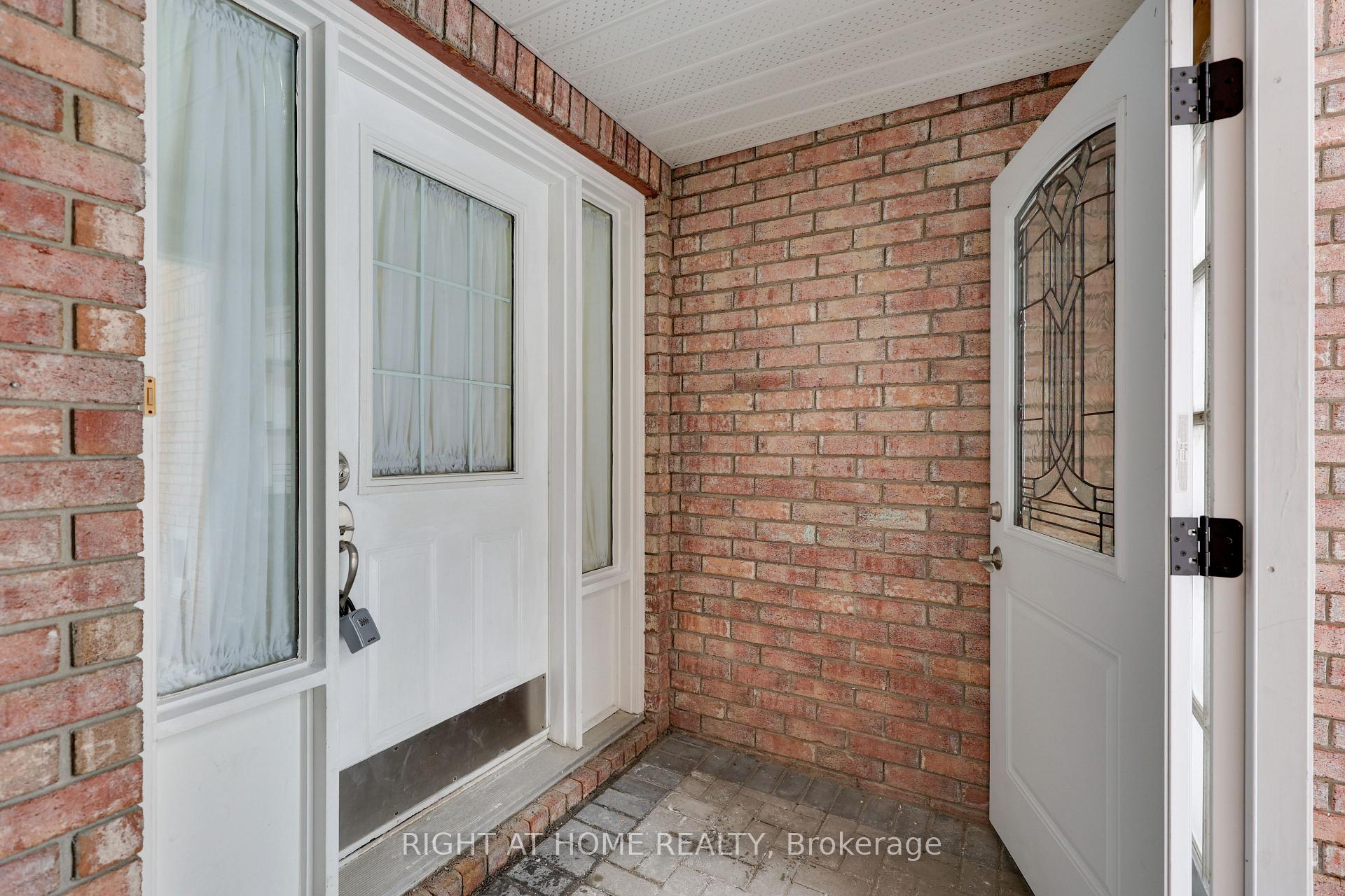 Photo 3 of 128 Thornbury Crescent, Ottawa, Centrepointe — HOMEH