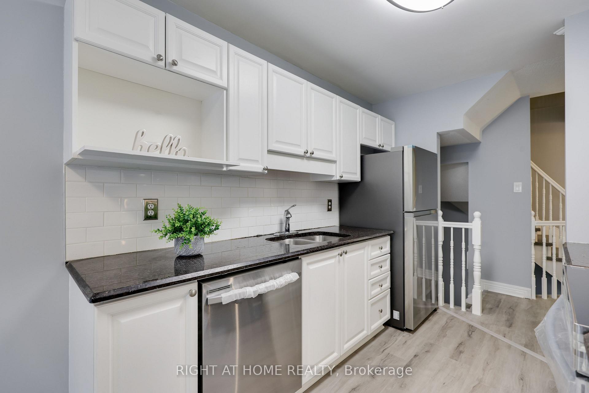 Photo 17 of 128 Thornbury Crescent, Ottawa, Centrepointe — HOMEH