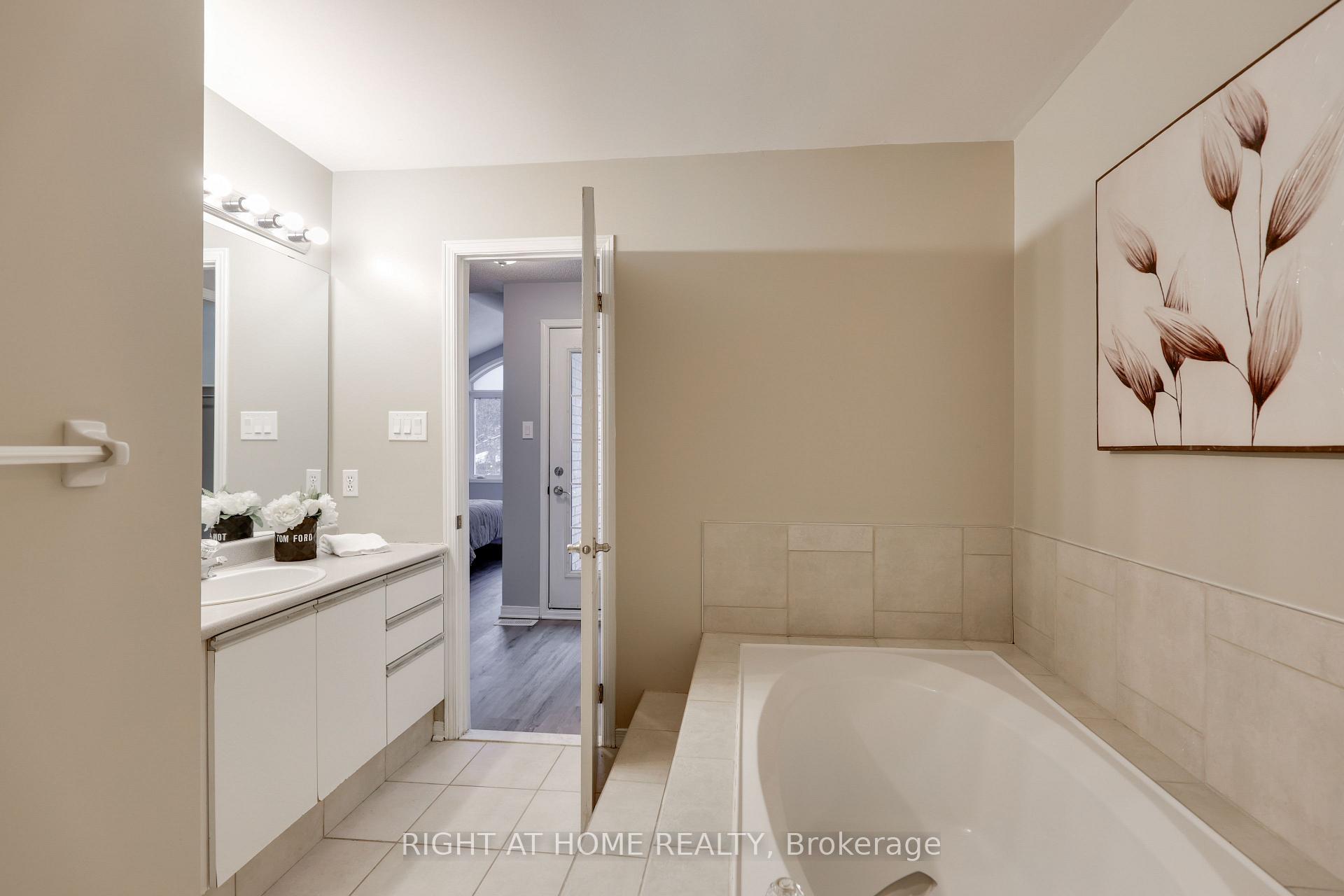 Photo 28 of 128 Thornbury Crescent, Ottawa, Centrepointe — HOMEH