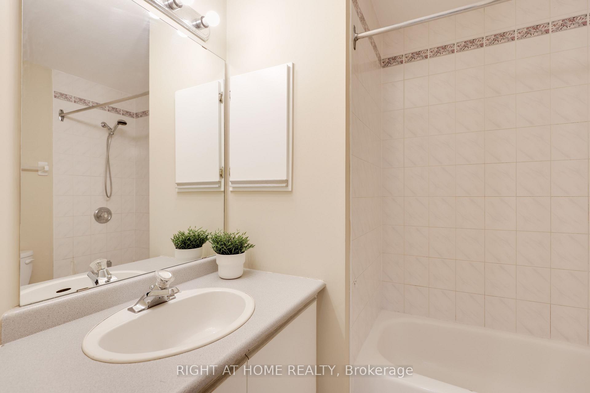 Photo 34 of 128 Thornbury Crescent, Ottawa, Centrepointe — HOMEH