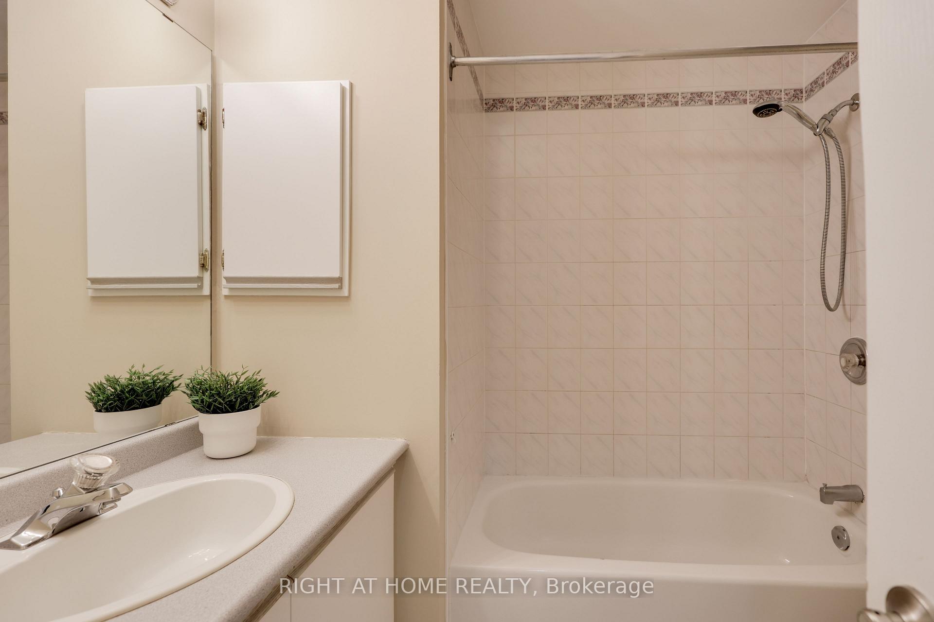 Photo 35 of 128 Thornbury Crescent, Ottawa, Centrepointe — HOMEH