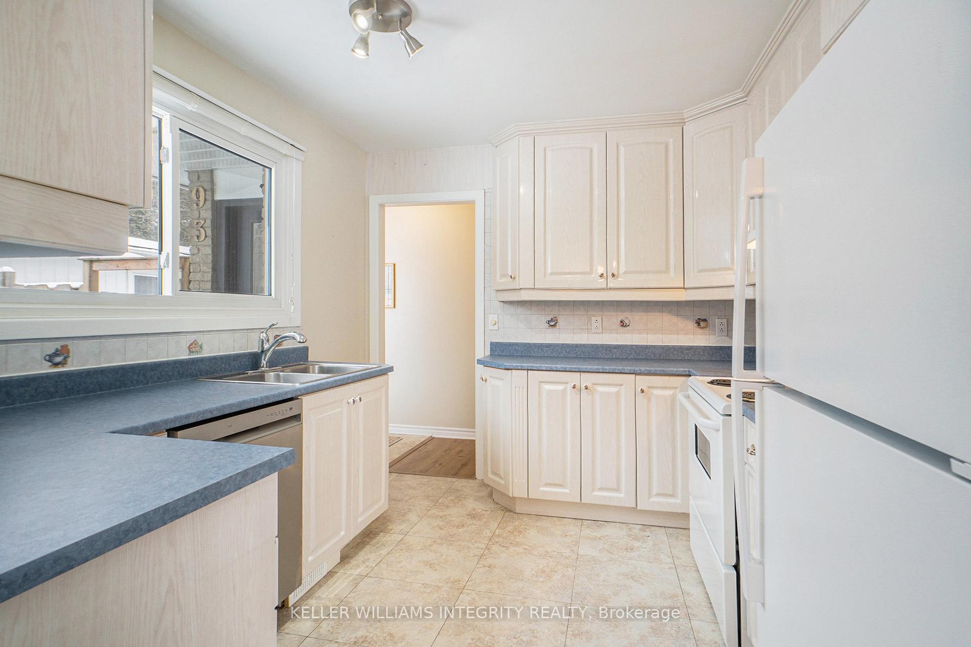 Photo 13 of 93 Hobart Crescent, Ottawa, Sheahan Estates/Trend Village — HOMEH