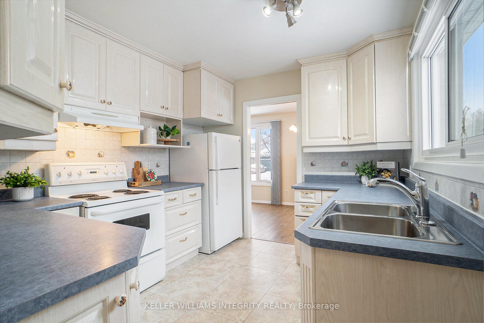 Photo 15 of 93 Hobart Crescent, Ottawa, Sheahan Estates/Trend Village — HOMEH