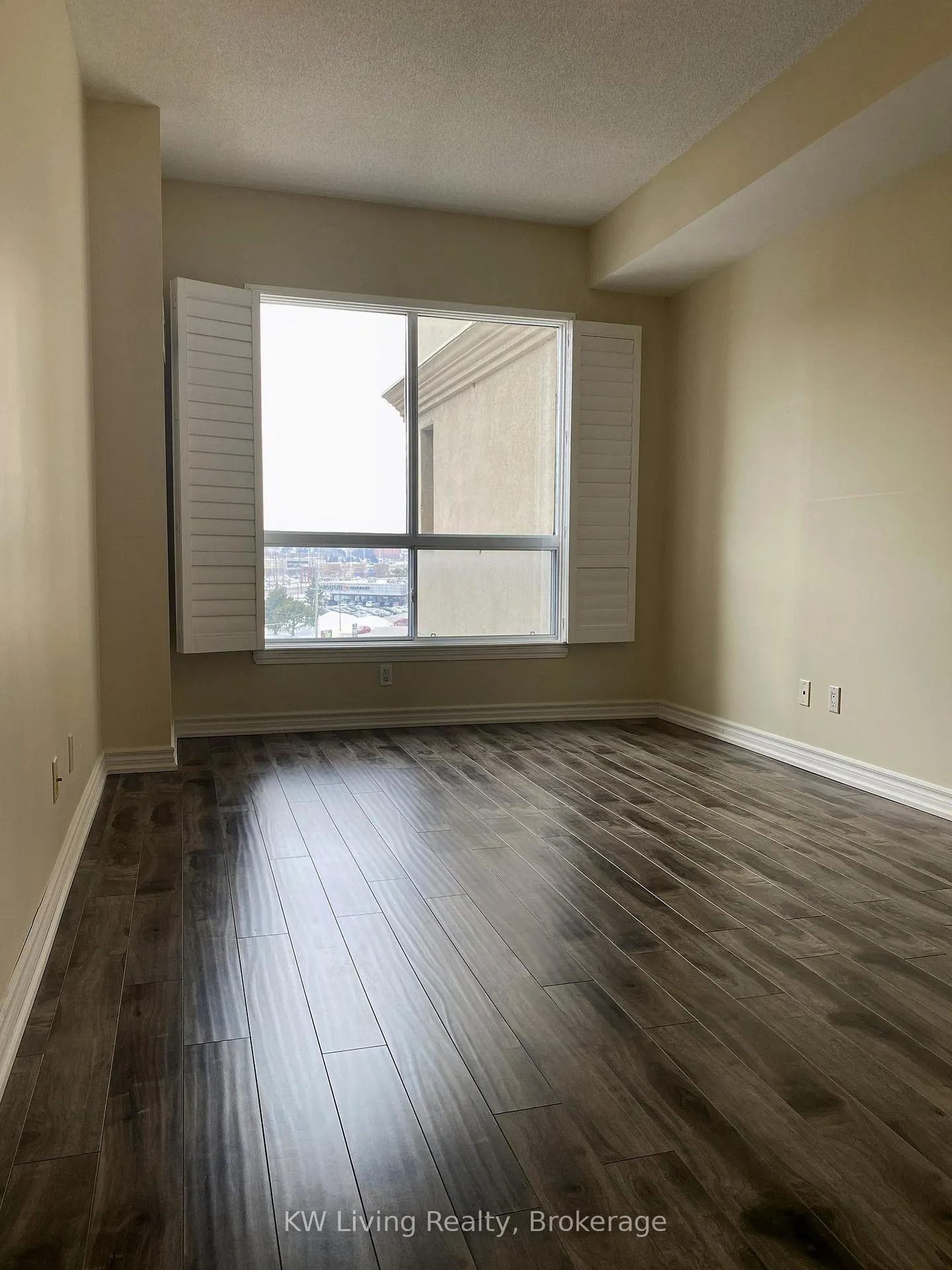 Photo 4 of Unit 617, 2 Maison Parc Court, Vaughan, Lakeview Estates — HOMEH