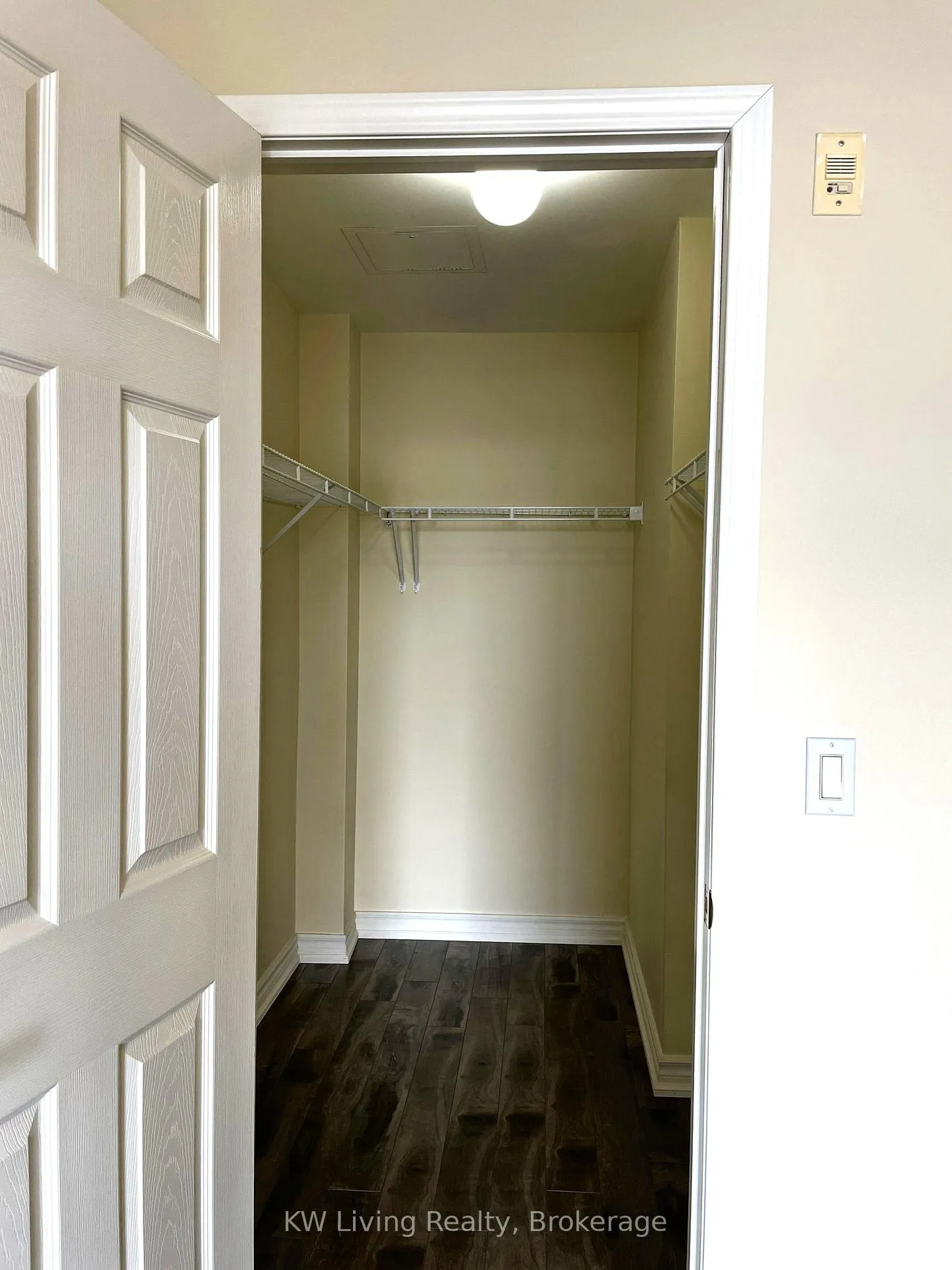 Photo 5 of Unit 617, 2 Maison Parc Court, Vaughan, Lakeview Estates — HOMEH
