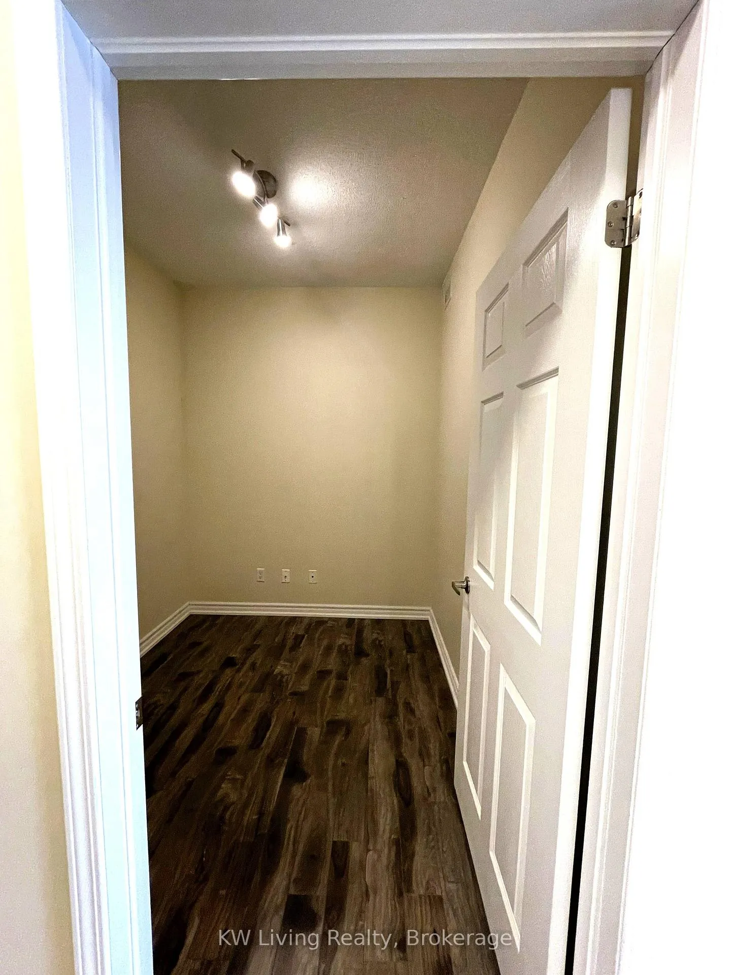 Photo 6 of Unit 617, 2 Maison Parc Court, Vaughan, Lakeview Estates — HOMEH
