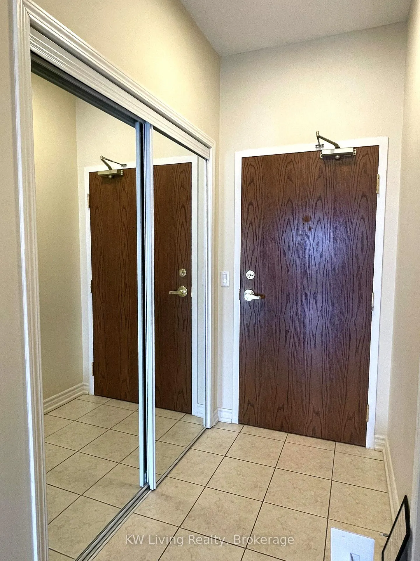 Photo 7 of Unit 617, 2 Maison Parc Court, Vaughan, Lakeview Estates — HOMEH