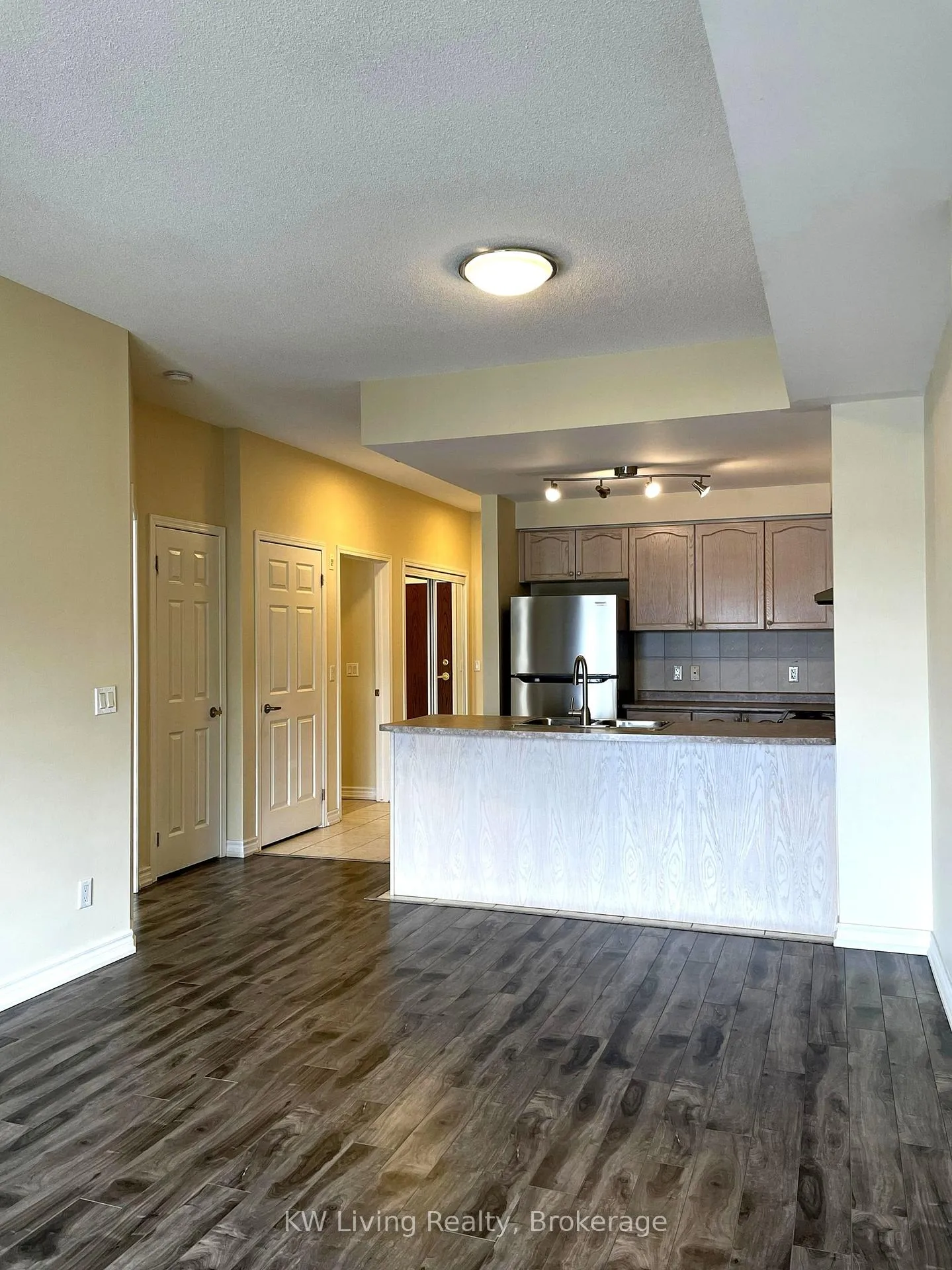 Photo 10 of Unit 617, 2 Maison Parc Court, Vaughan, Lakeview Estates — HOMEH