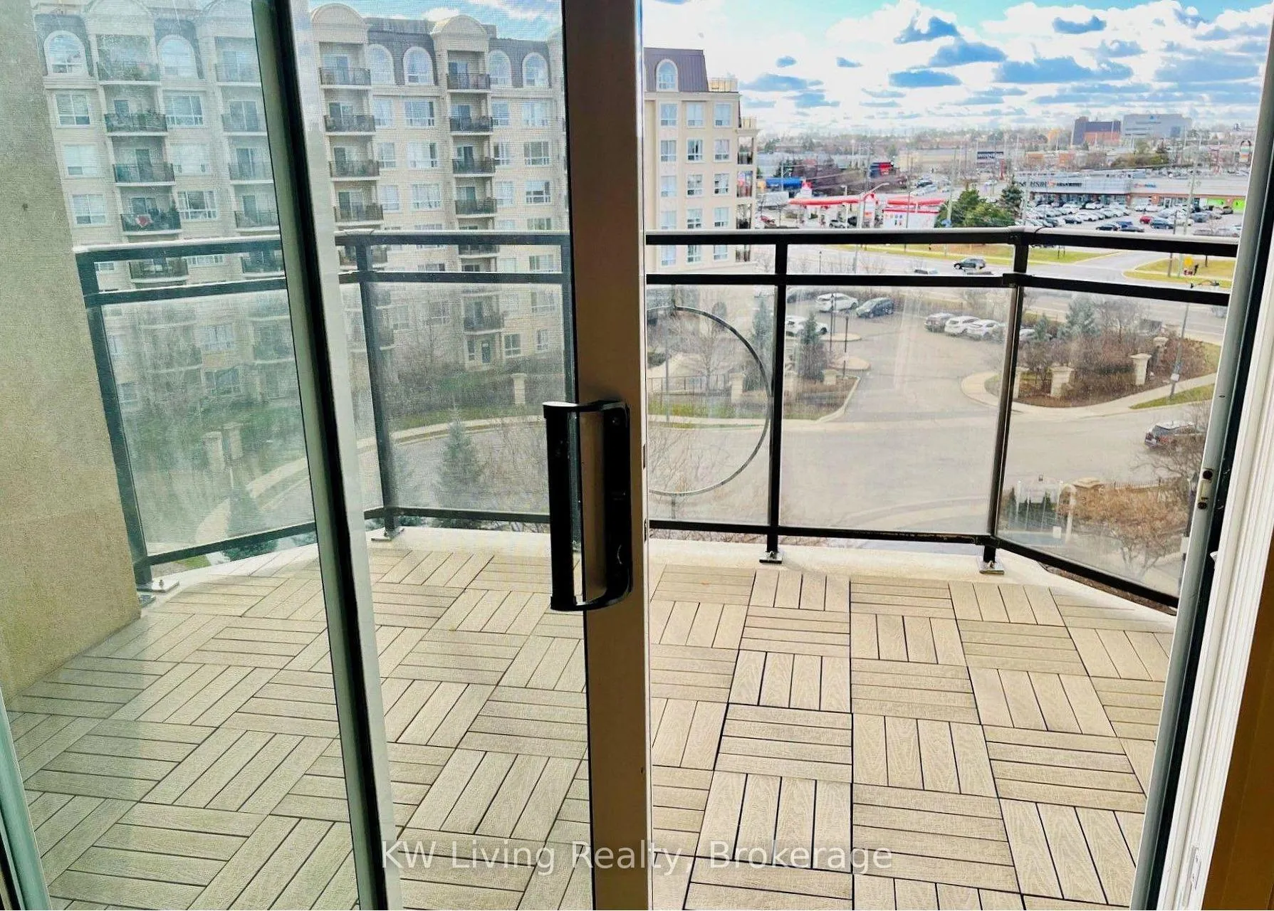 Photo 12 of Unit 617, 2 Maison Parc Court, Vaughan, Lakeview Estates — HOMEH