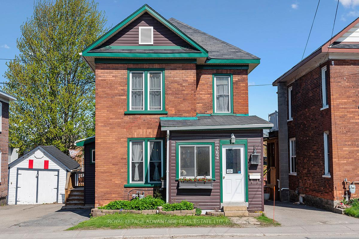 Photo 2 of 162 Chambers Street, Smiths Falls — HOMEH