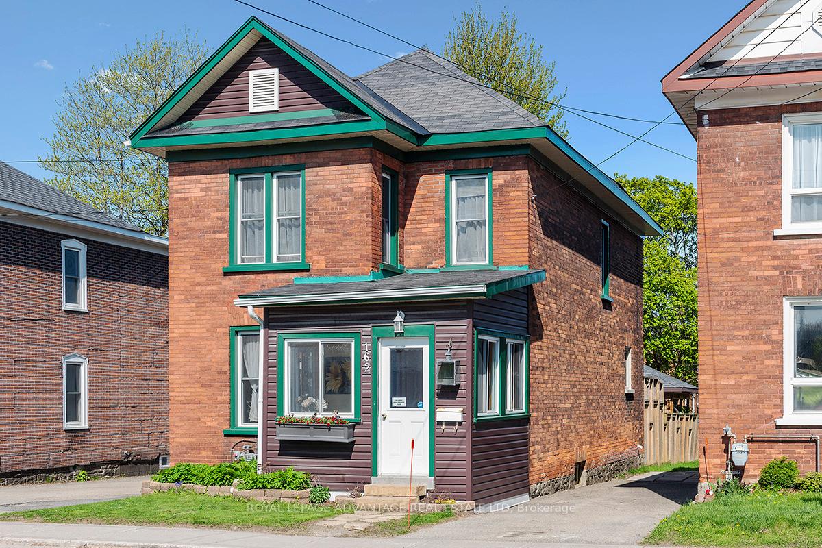 Photo 3 of 162 Chambers Street, Smiths Falls — HOMEH