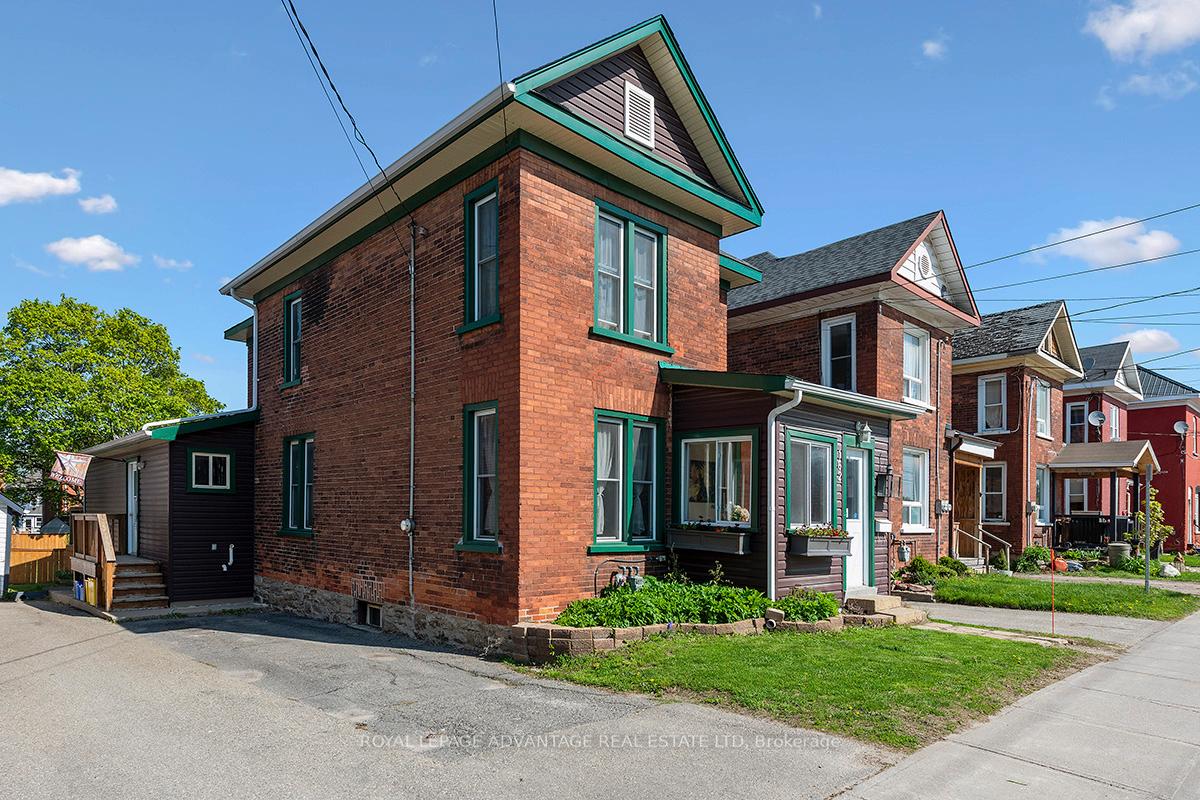 Photo 4 of 162 Chambers Street, Smiths Falls — HOMEH