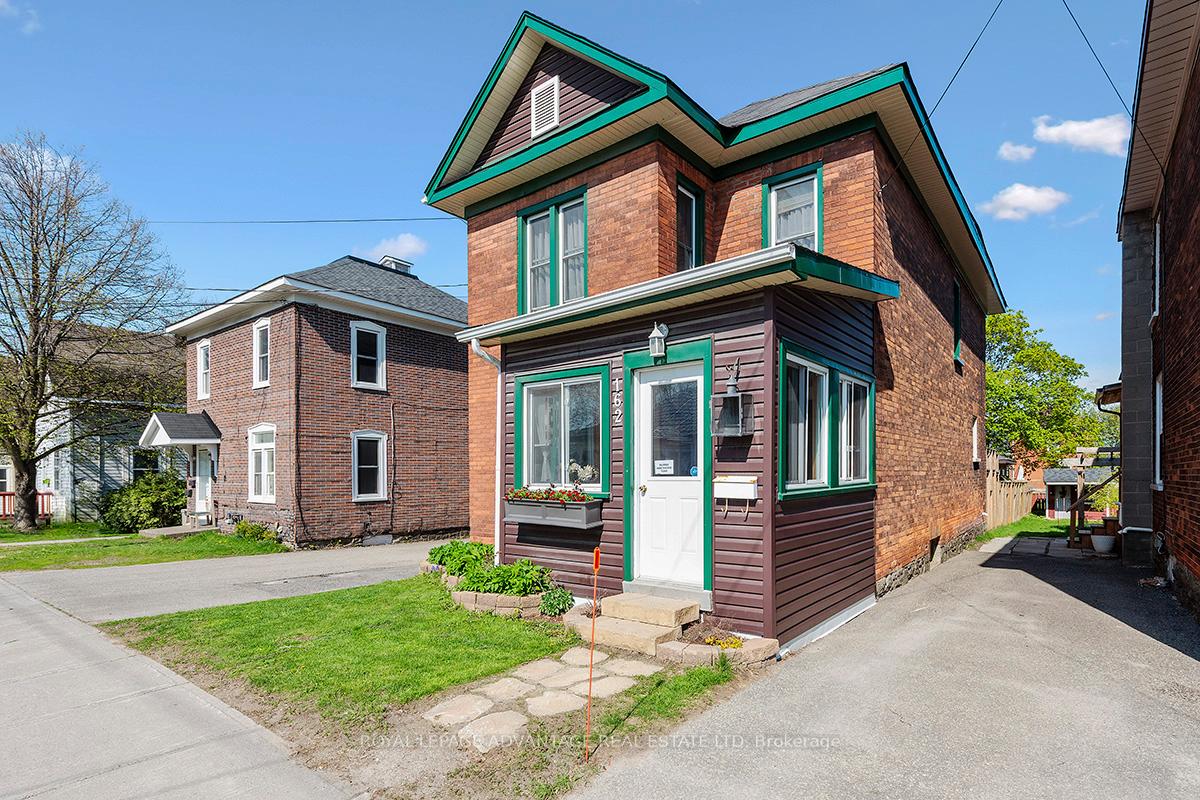 Photo 5 of 162 Chambers Street, Smiths Falls — HOMEH