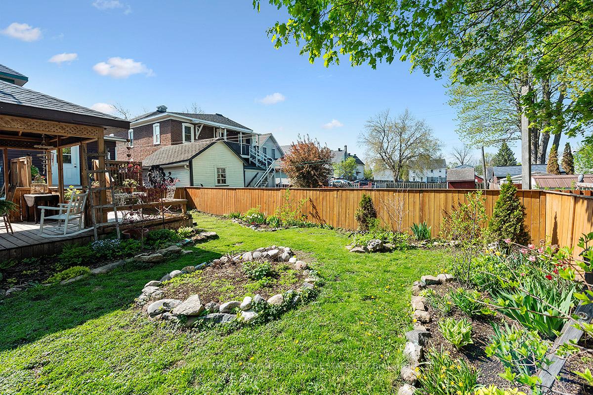Photo 15 of 162 Chambers Street, Smiths Falls — HOMEH