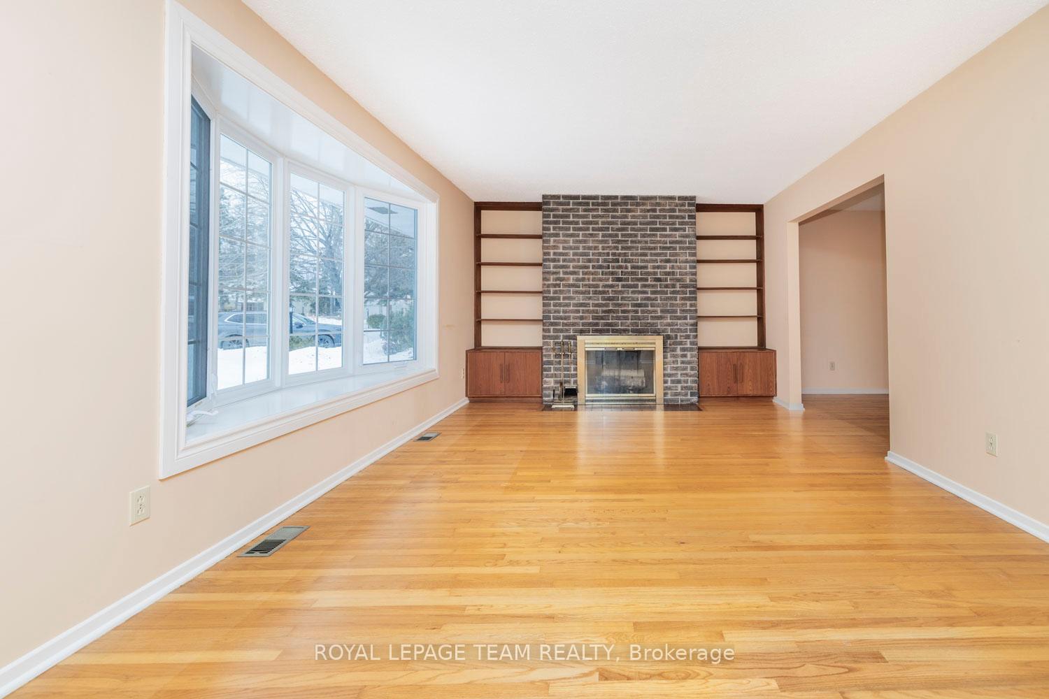 Photo 3 of 15 Glendenning Drive, Ottawa, Arlington Woods — HOMEH