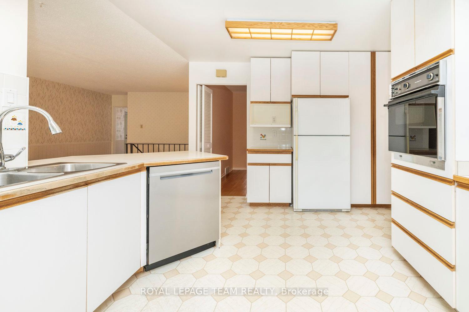 Photo 14 of 15 Glendenning Drive, Ottawa, Arlington Woods — HOMEH