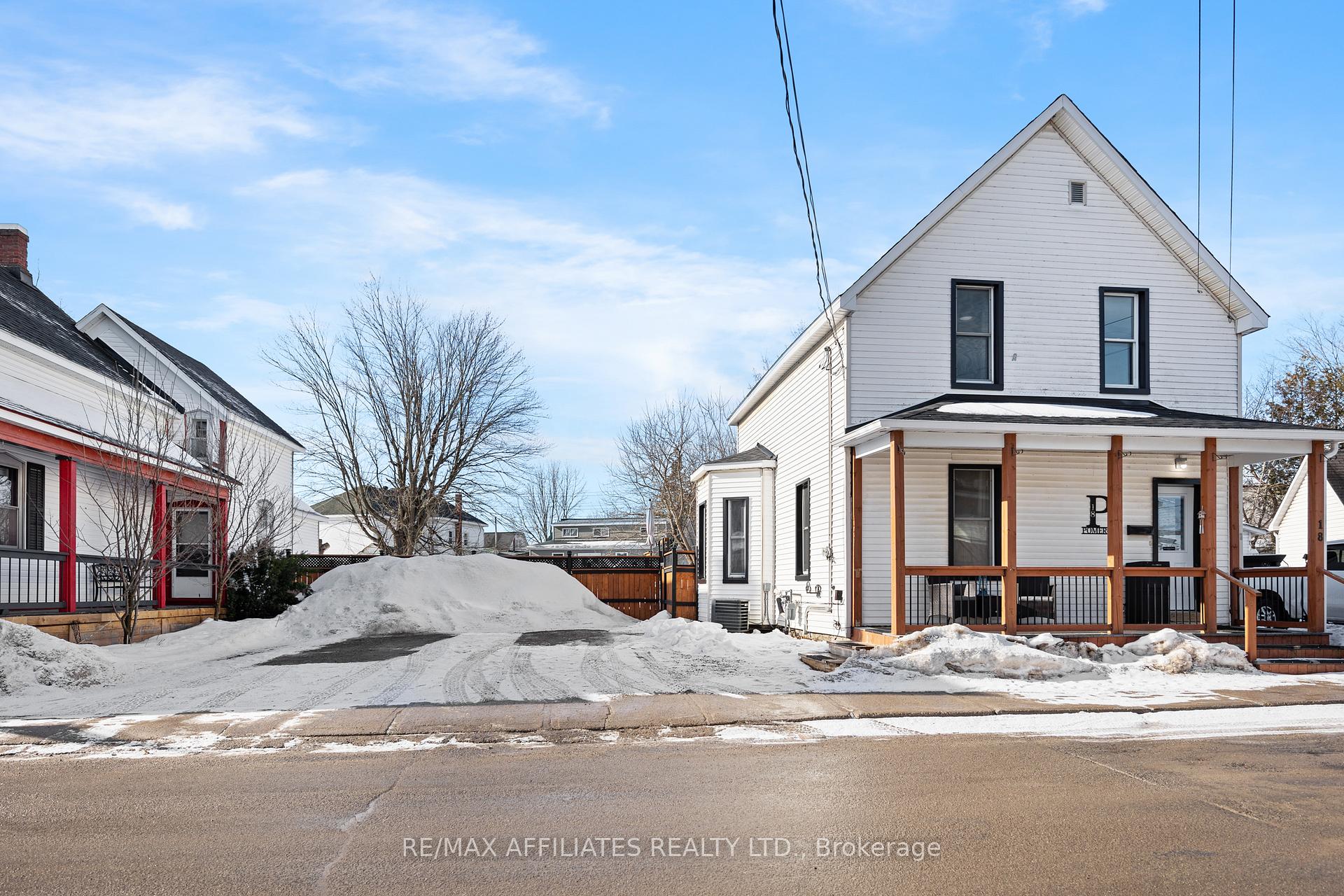 Photo 2 of 18 Winnifred Street N, Smiths Falls — HOMEH