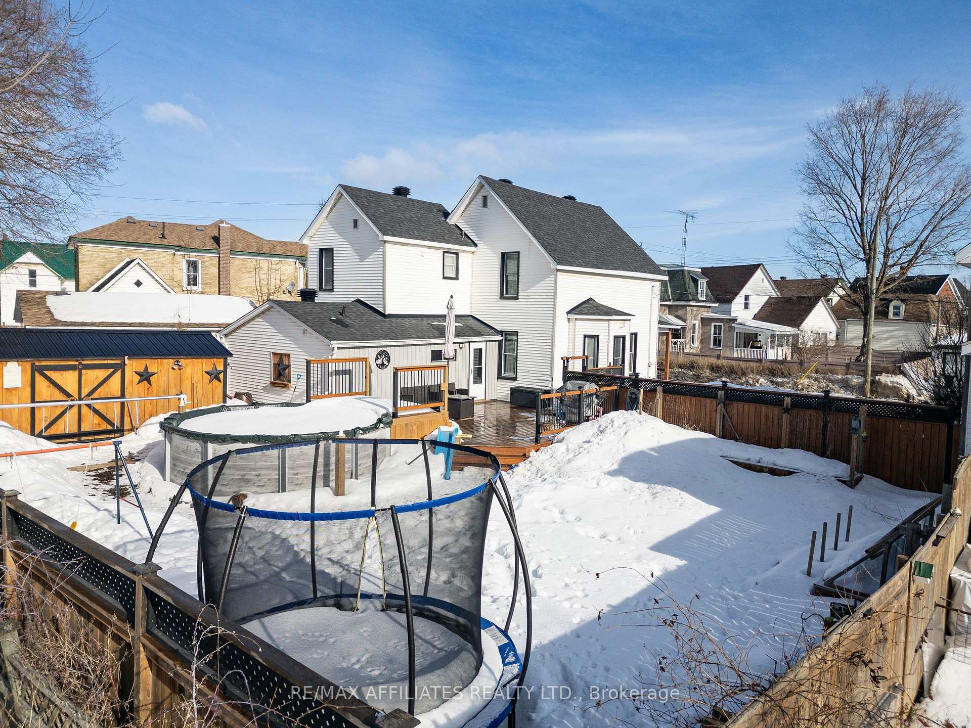 Photo 4 of 18 Winnifred Street N, Smiths Falls — HOMEH