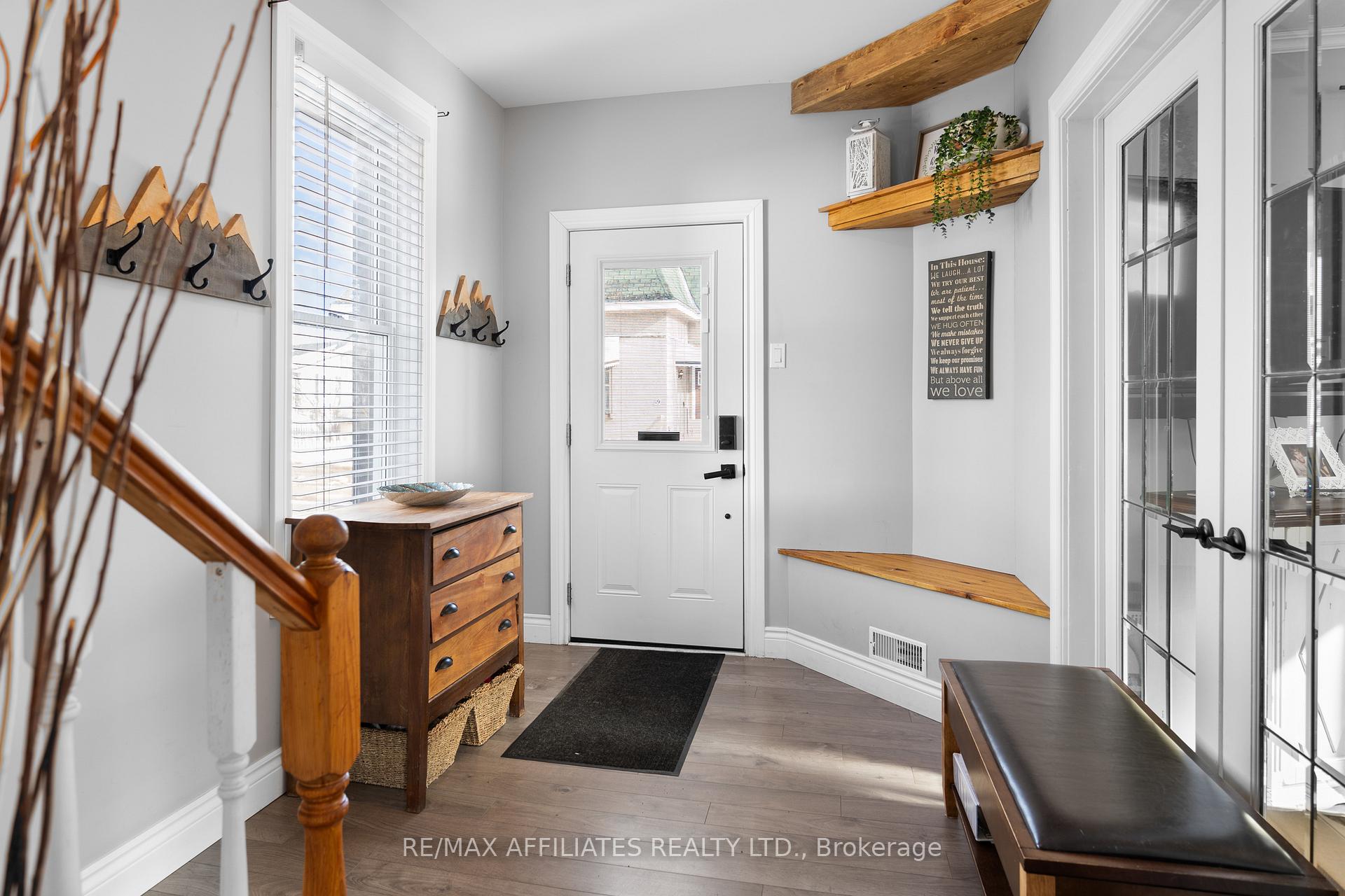 Photo 6 of 18 Winnifred Street N, Smiths Falls — HOMEH