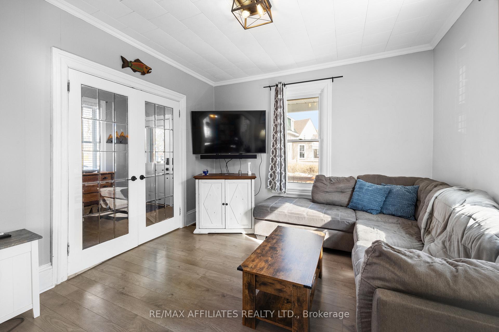 Photo 9 of 18 Winnifred Street N, Smiths Falls — HOMEH