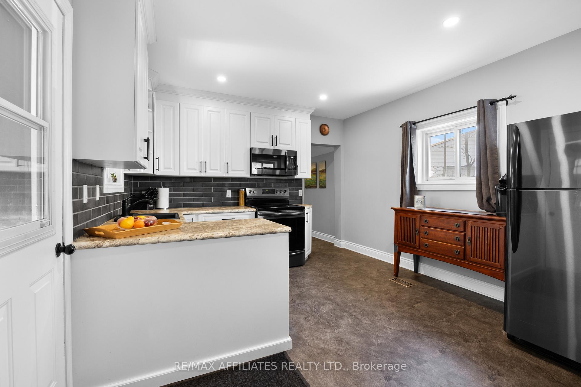 Photo 11 of 18 Winnifred Street N, Smiths Falls — HOMEH