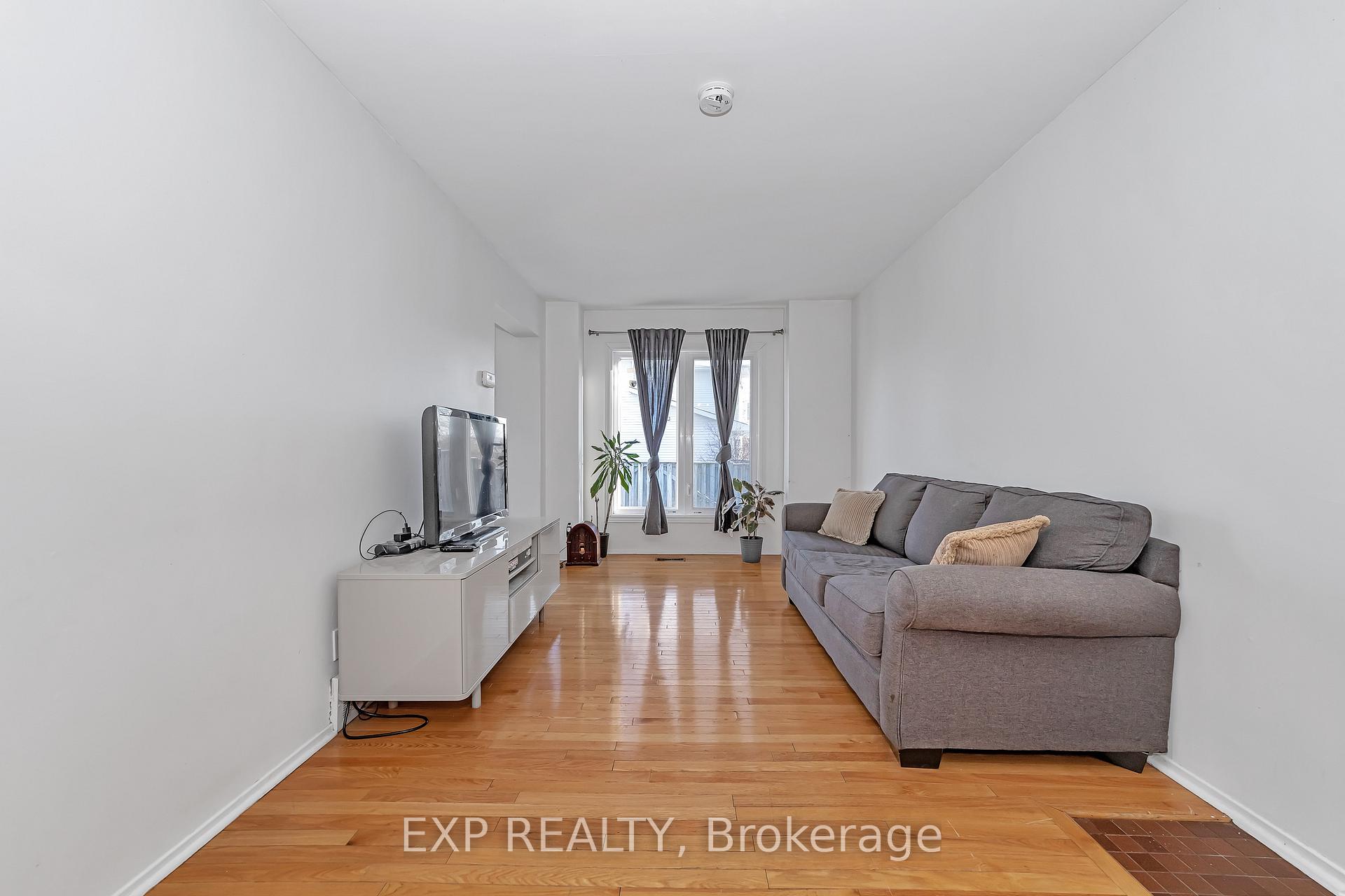 Photo 7 of 29 Sovereign Avenue, Ottawa, Craig Henry/Woodvale — HOMEH