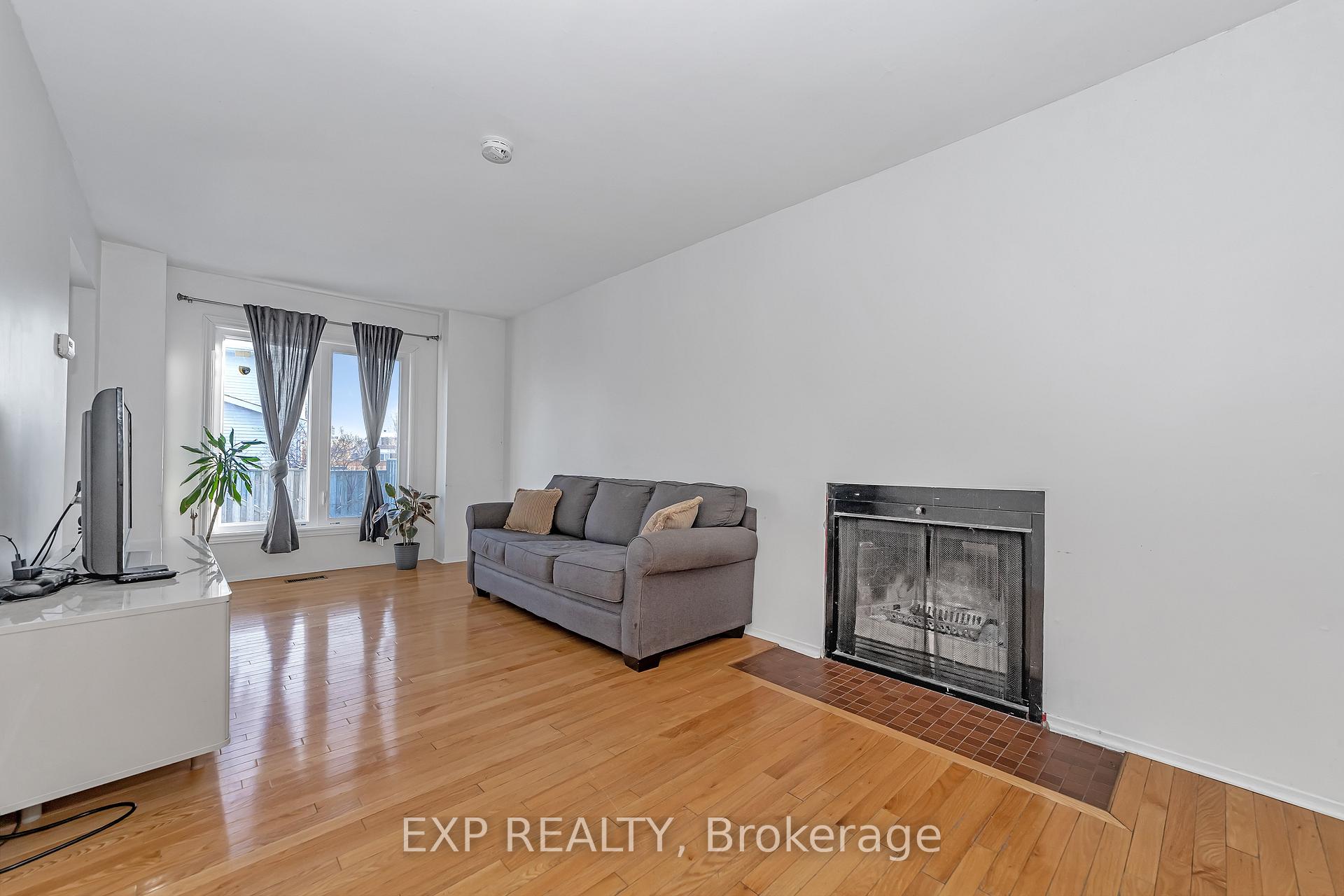 Photo 9 of 29 Sovereign Avenue, Ottawa, Craig Henry/Woodvale — HOMEH