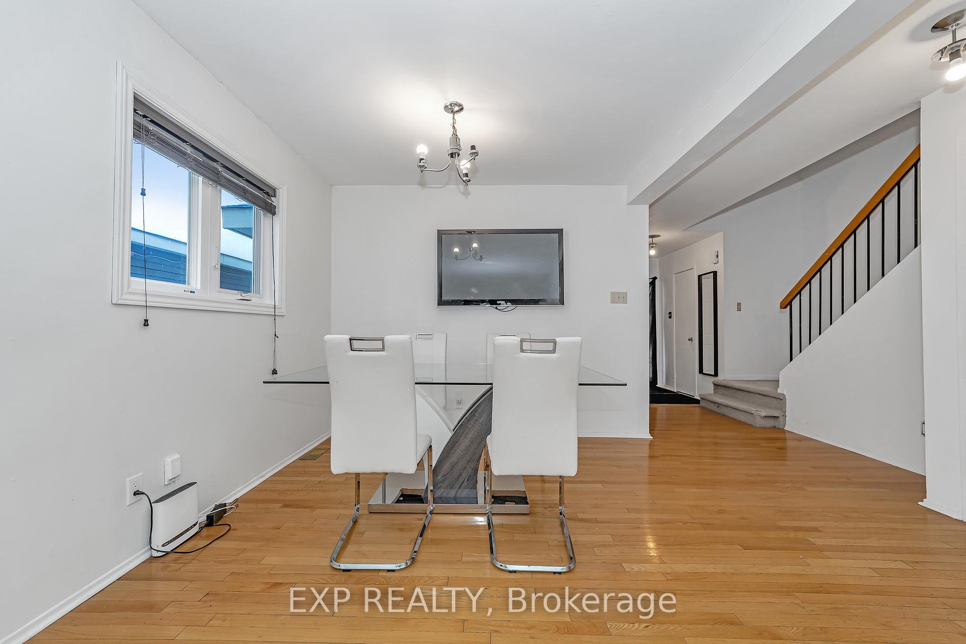 Photo 10 of 29 Sovereign Avenue, Ottawa, Craig Henry/Woodvale — HOMEH