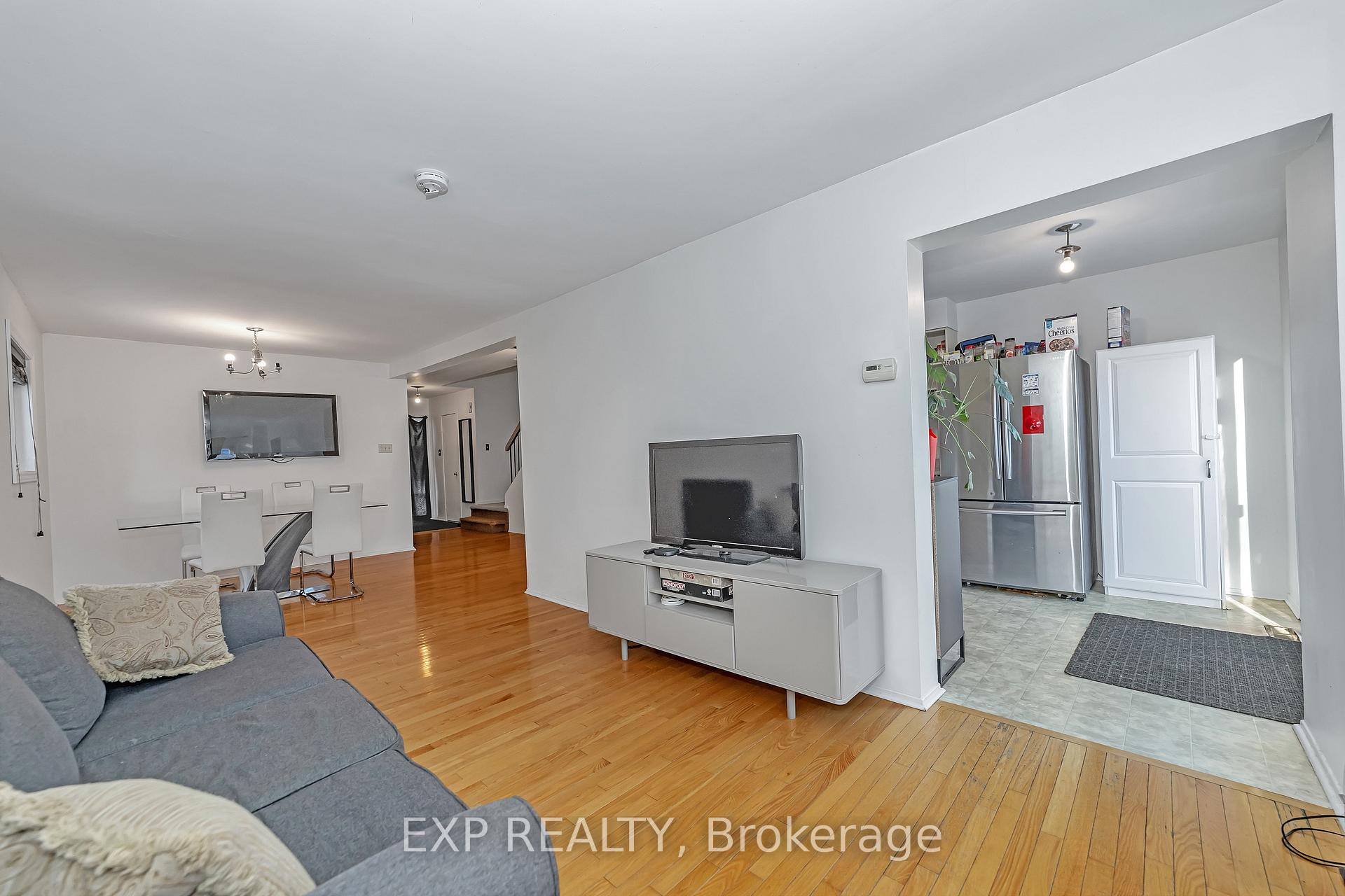 Photo 12 of 29 Sovereign Avenue, Ottawa, Craig Henry/Woodvale — HOMEH