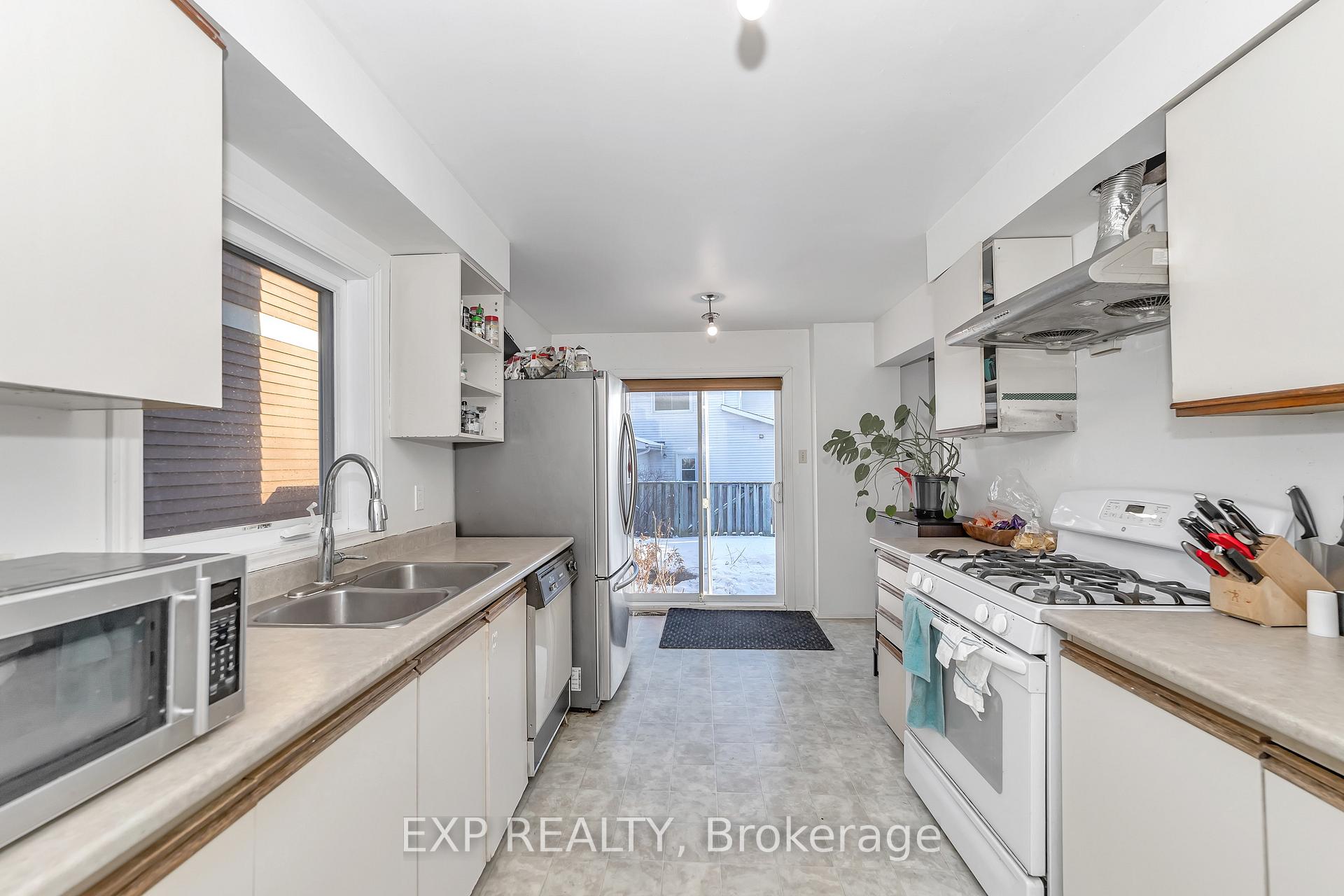 Photo 13 of 29 Sovereign Avenue, Ottawa, Craig Henry/Woodvale — HOMEH
