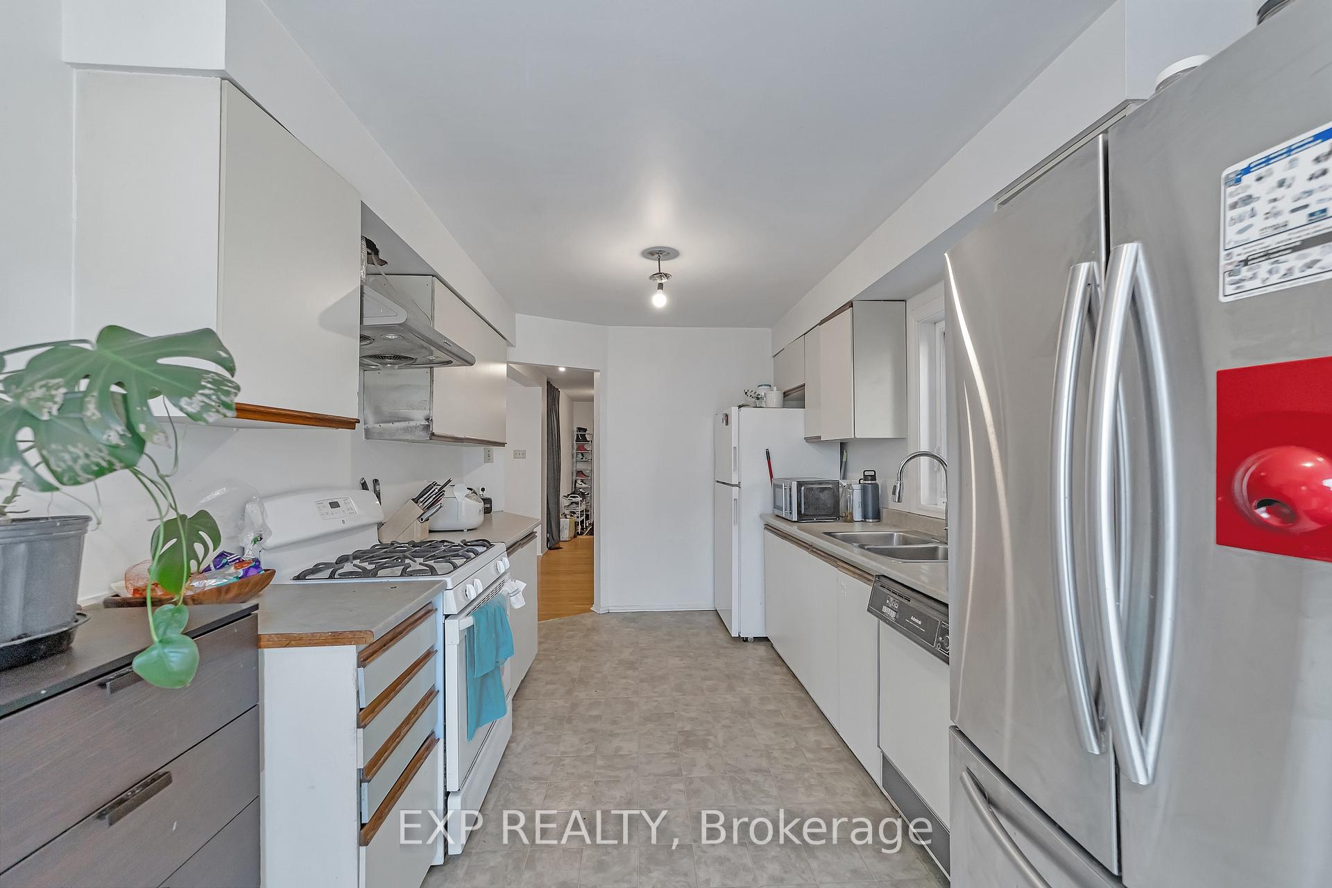 Photo 15 of 29 Sovereign Avenue, Ottawa, Craig Henry/Woodvale — HOMEH