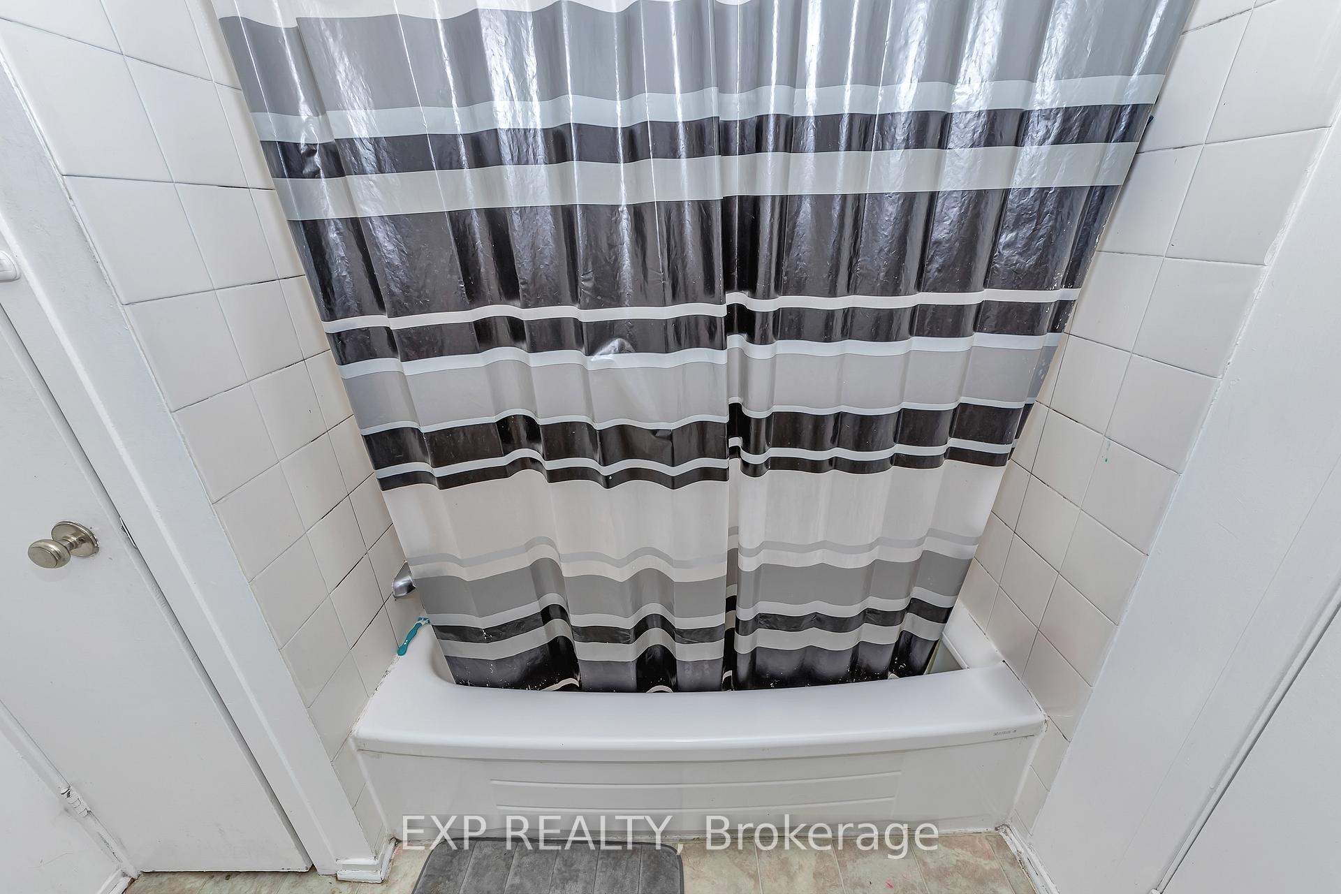 Photo 17 of 29 Sovereign Avenue, Ottawa, Craig Henry/Woodvale — HOMEH