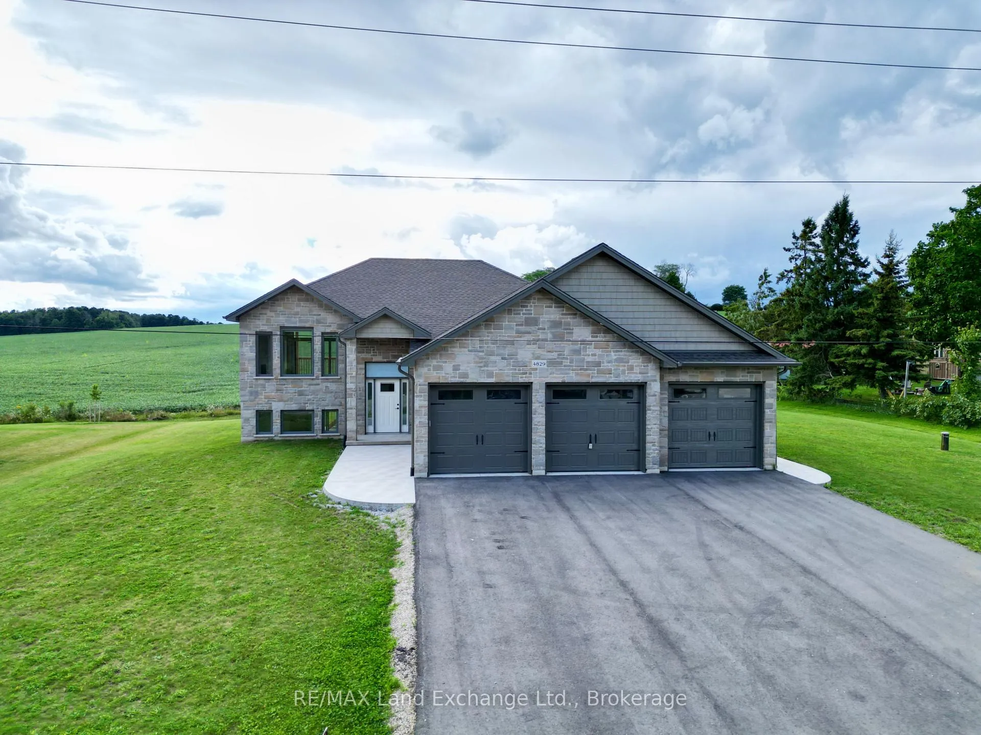 Photo of 4829 Bruce Road 3