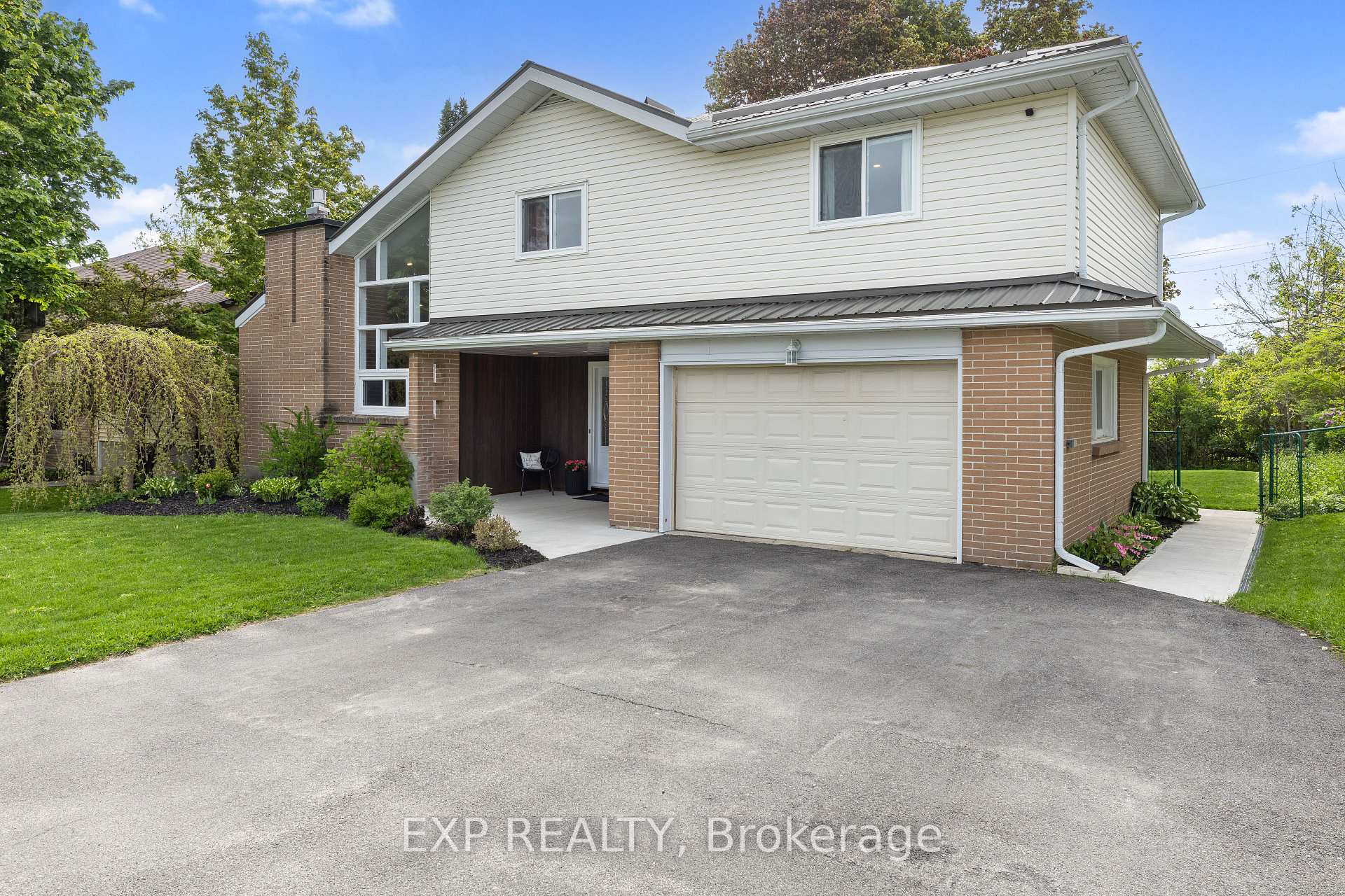Photo 2 of 55 Broadview Avenue E, Smiths Falls — HOMEH