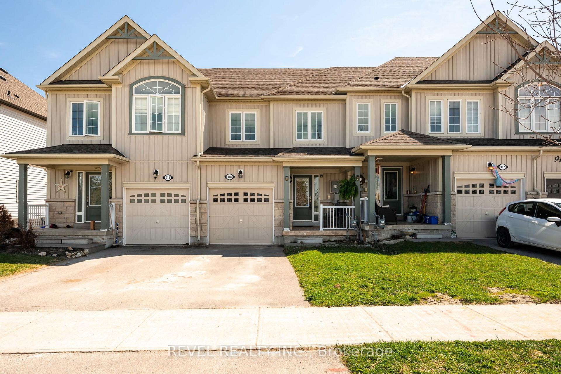 Photo 3 of 915 Cook Crescent, Shelburne — HOMEH