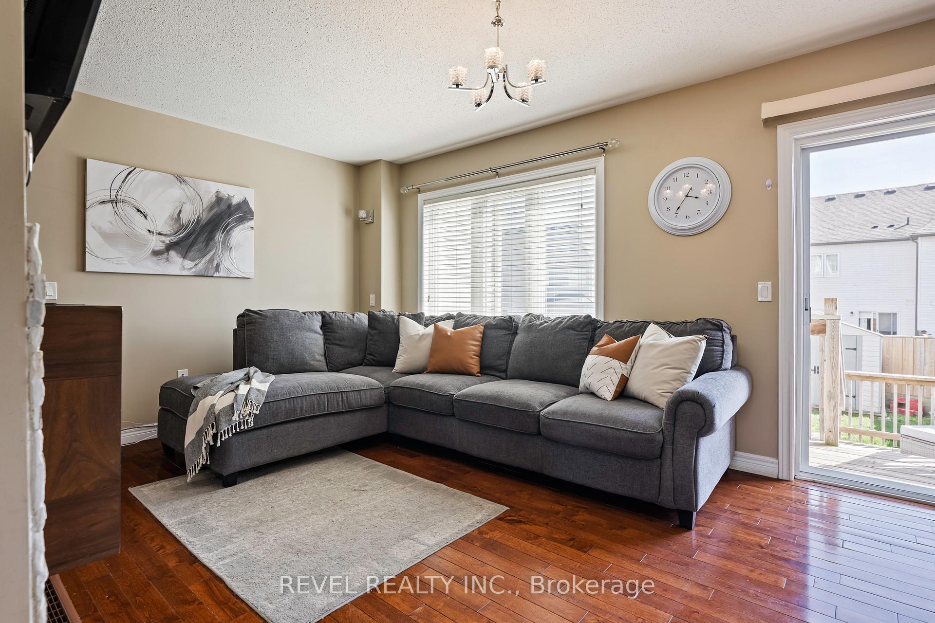Photo 15 of 915 Cook Crescent, Shelburne — HOMEH
