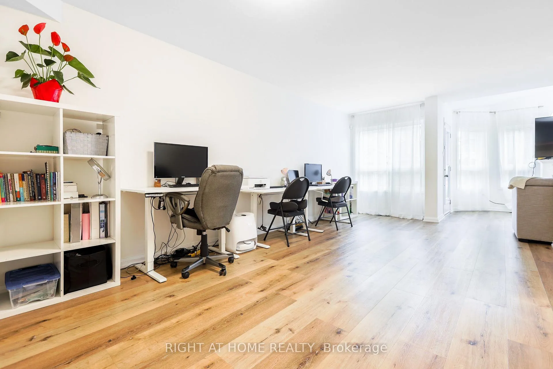 Photo 6 of 32 Eddington Place, Vaughan, Maple — HOMEH