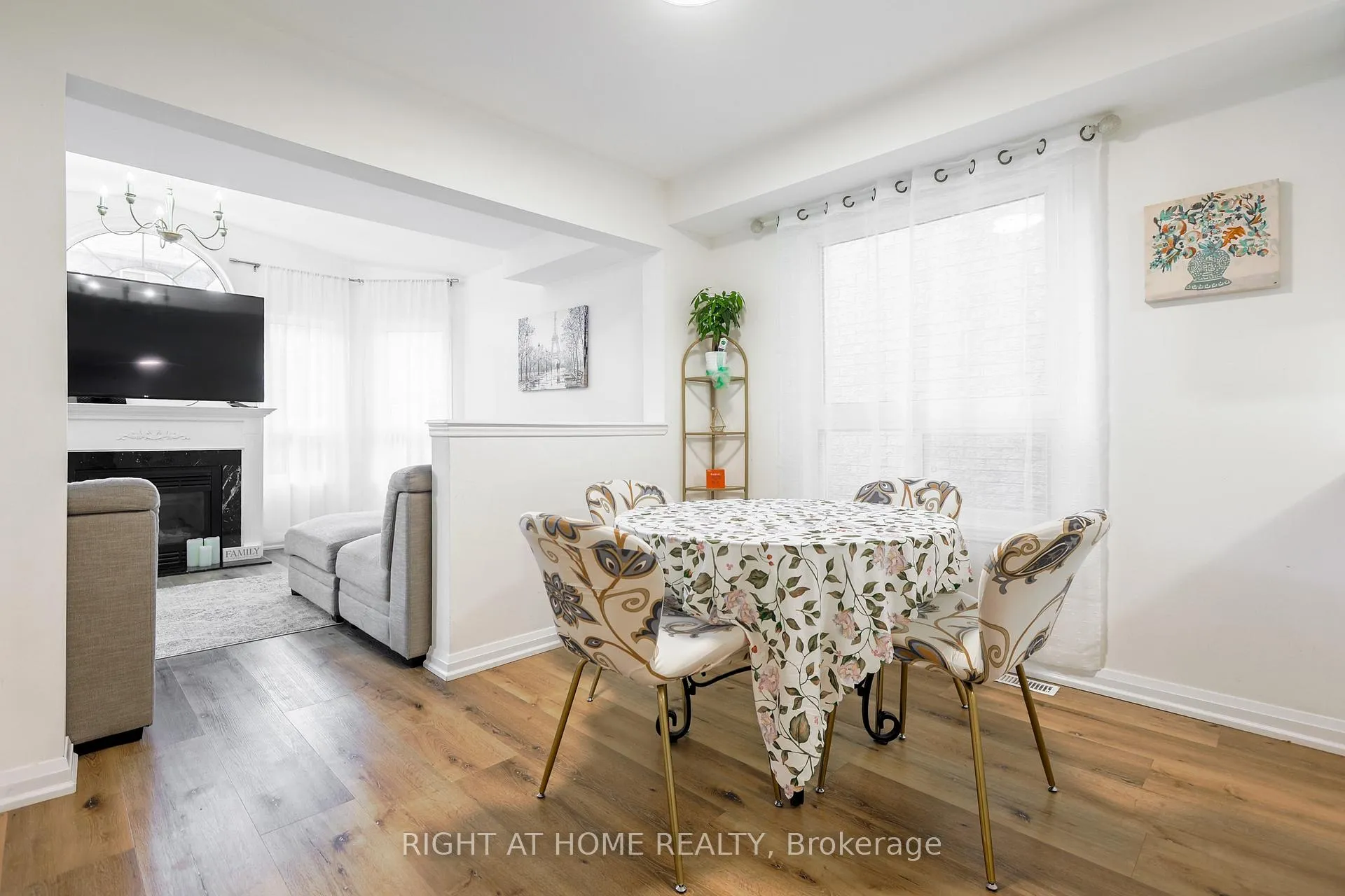Photo 12 of 32 Eddington Place, Vaughan, Maple — HOMEH