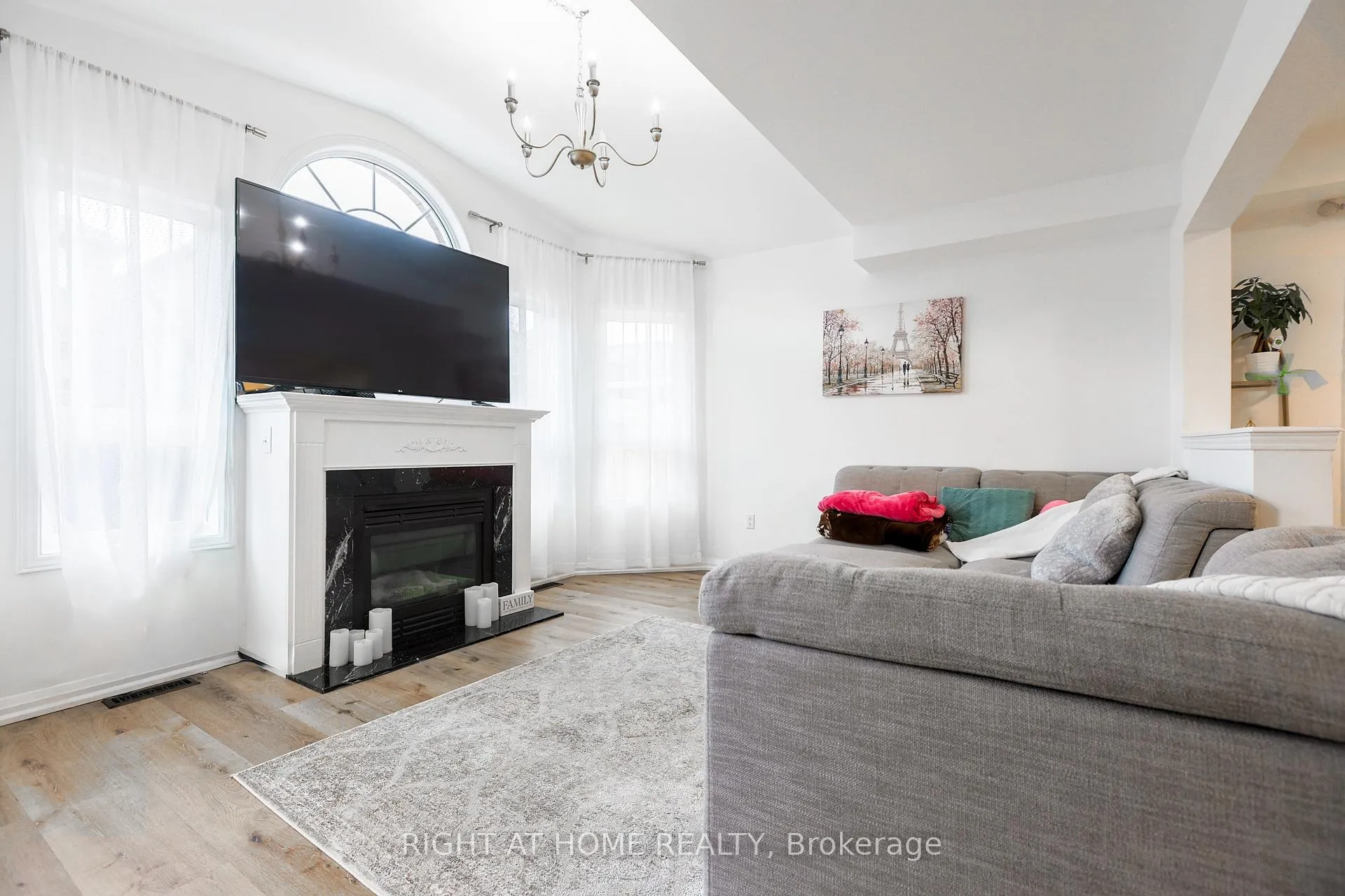 Photo 15 of 32 Eddington Place, Vaughan, Maple — HOMEH