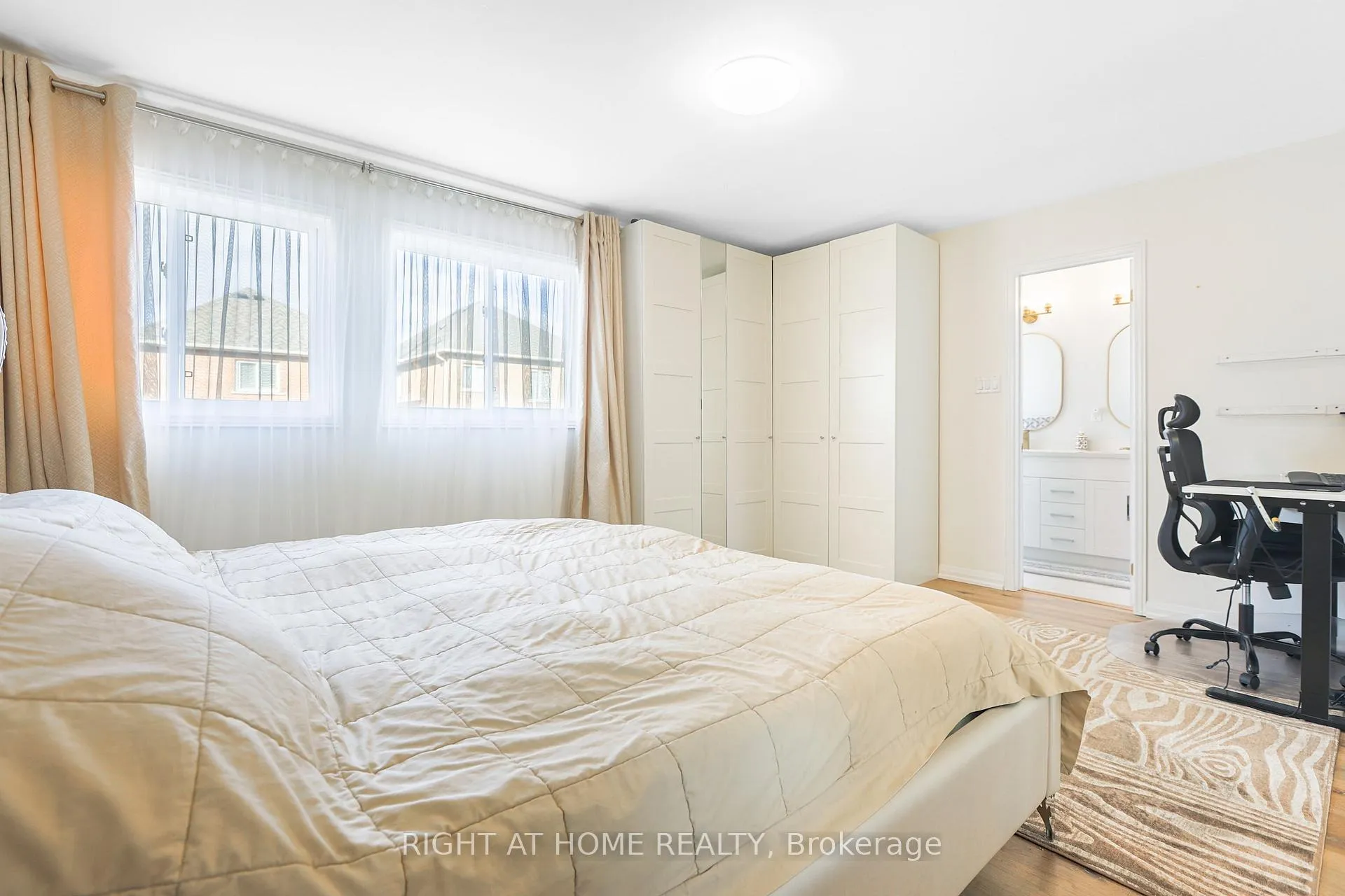 Photo 22 of 32 Eddington Place, Vaughan, Maple — HOMEH
